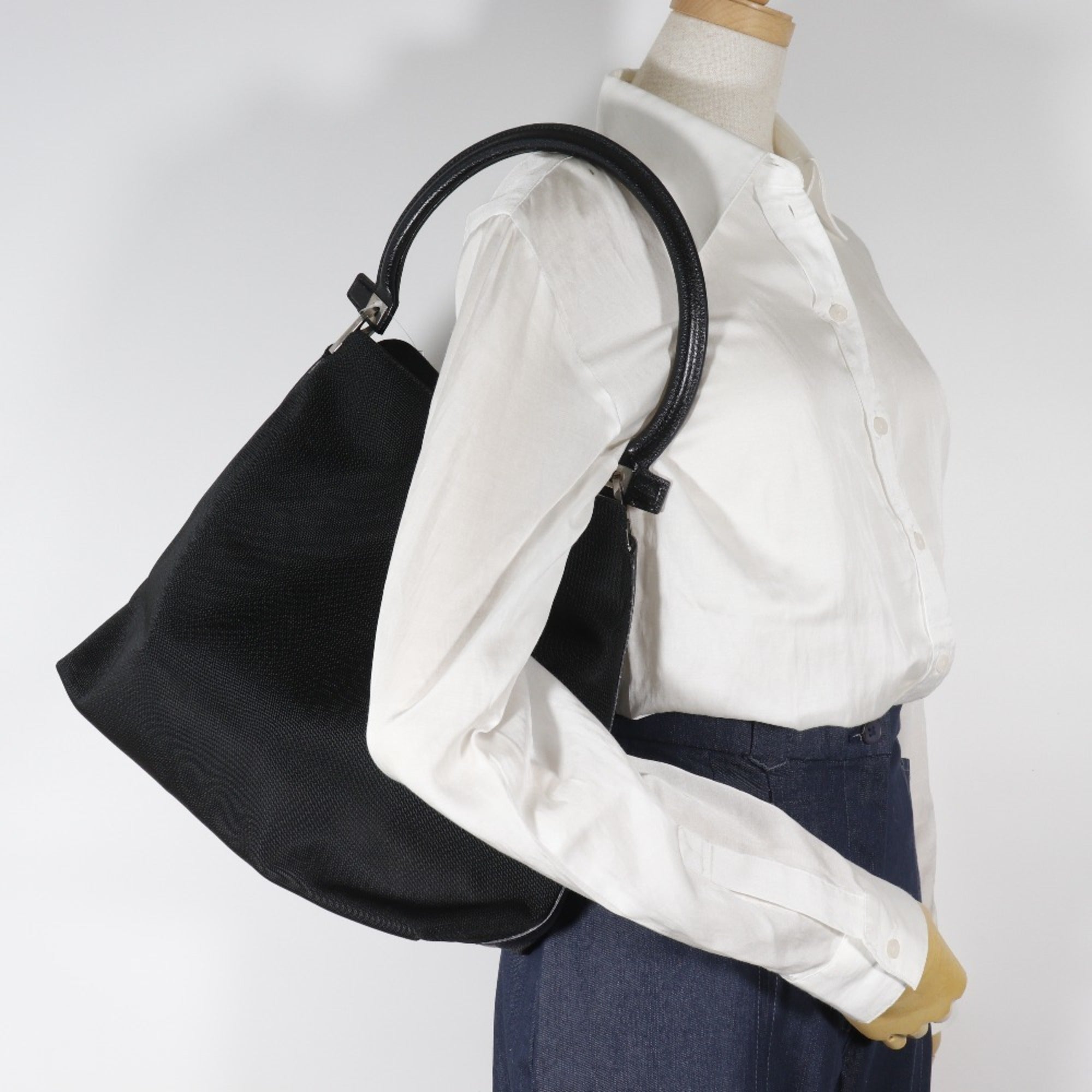 Salvatore Ferragamo Black Nylon Canvas Shoulder Bag (Pre-Owned)