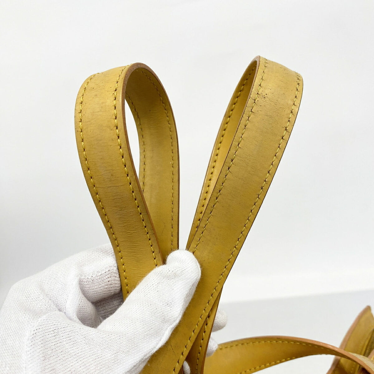 Louis Vuitton Jaune Shoulder Bag (Pre-Owned)