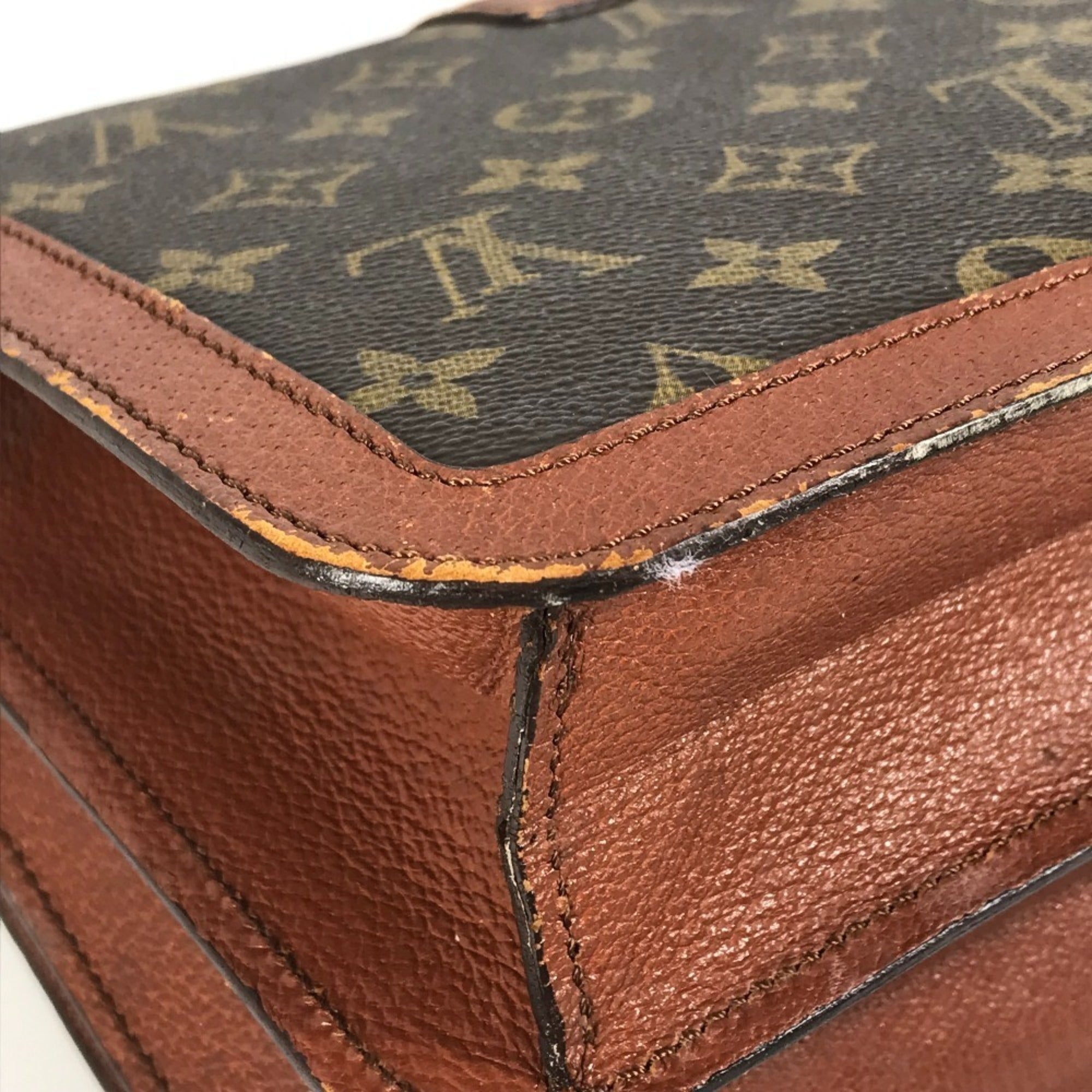 Louis Vuitton Brown Monogram Canvas Pochette Shoulder Bag (Pre-Owned)