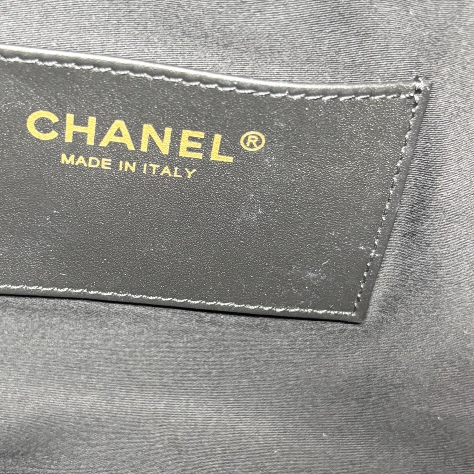 Chanel Black Grained Calfskin Handbag Shoulder Bag (Pre-Owned)