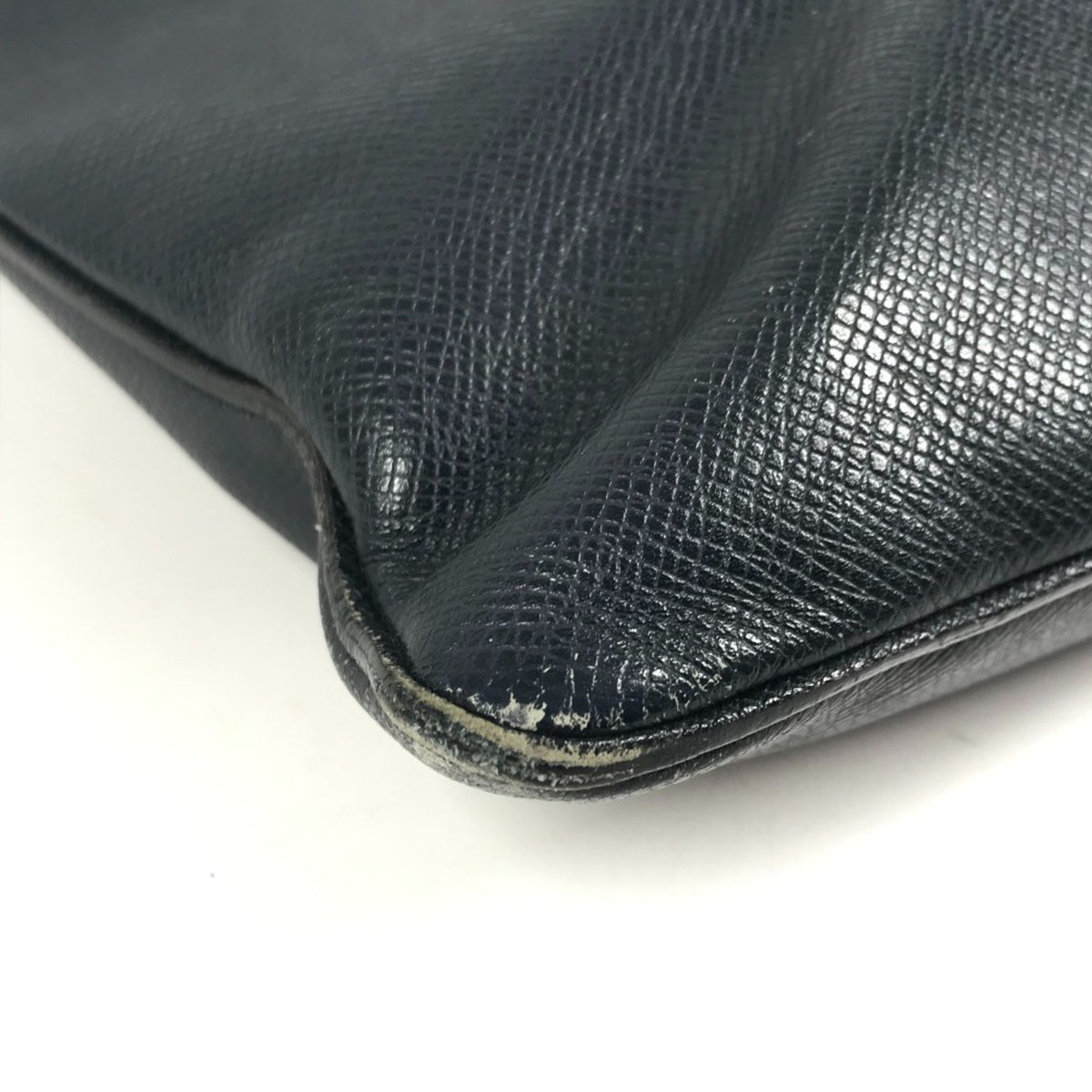 Louis Vuitton Boreal Navy Taiga Leather Leather Pochette Shoulder Bag (Pre-Owned)