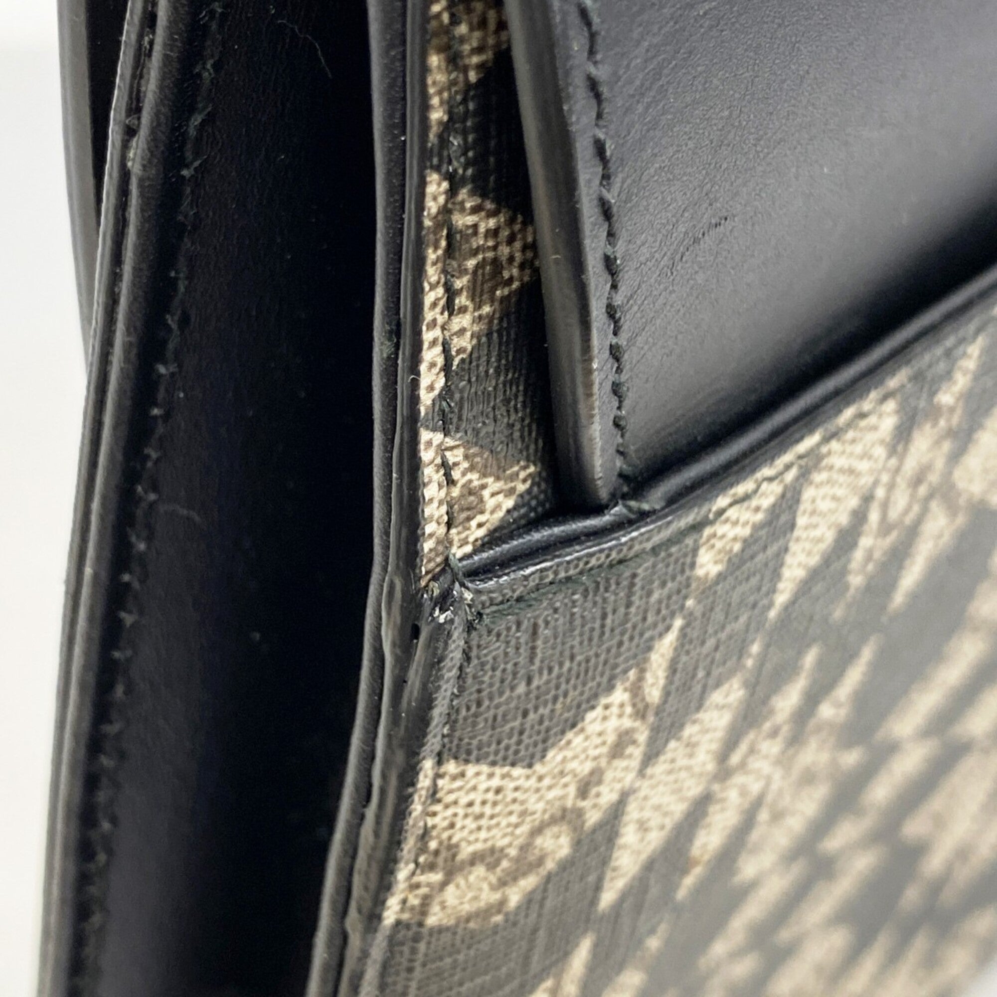 Gucci Beige Black Pvc Clutch Bag (Pre-Owned)