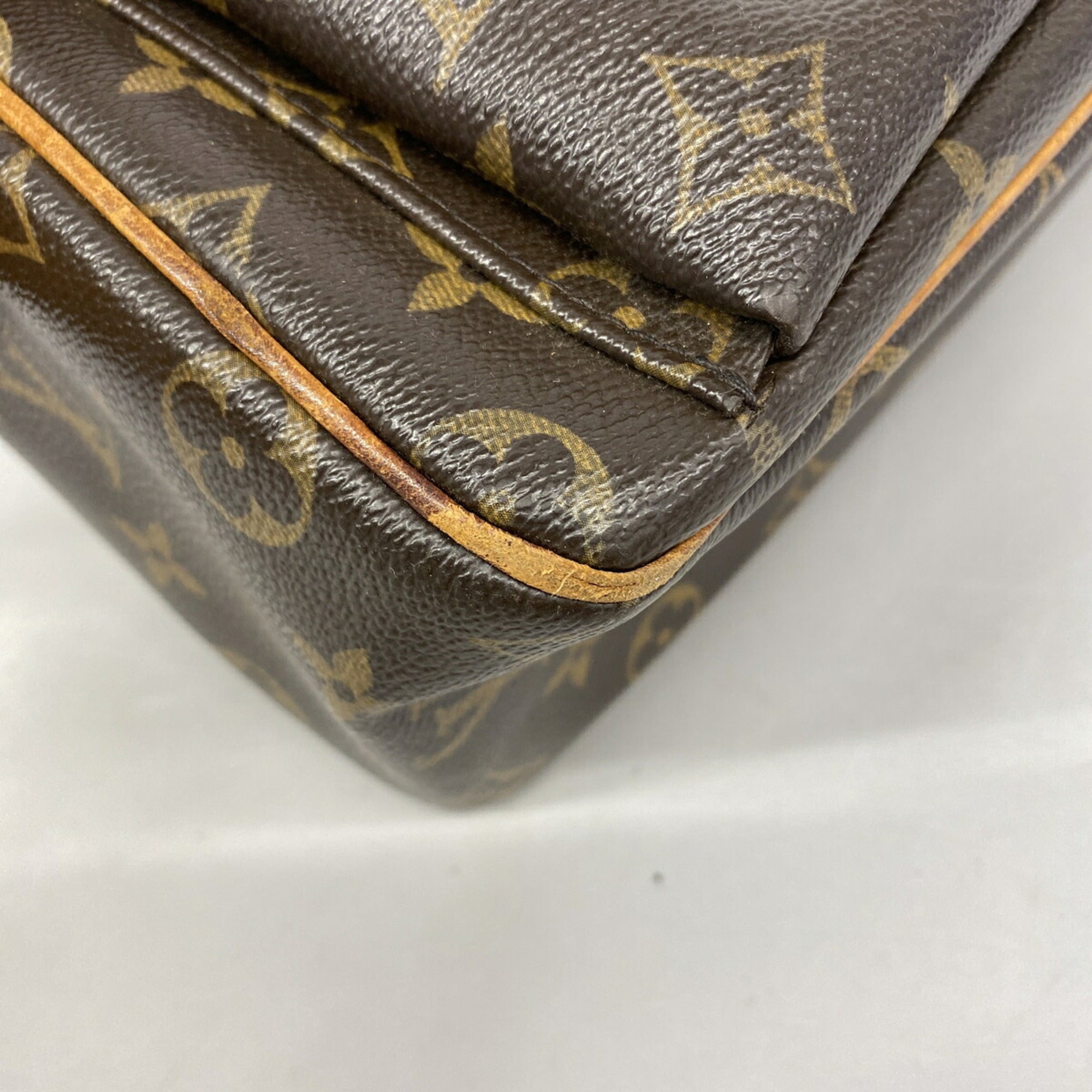 Louis Vuitton Brown Shoulder Bag (Pre-Owned)