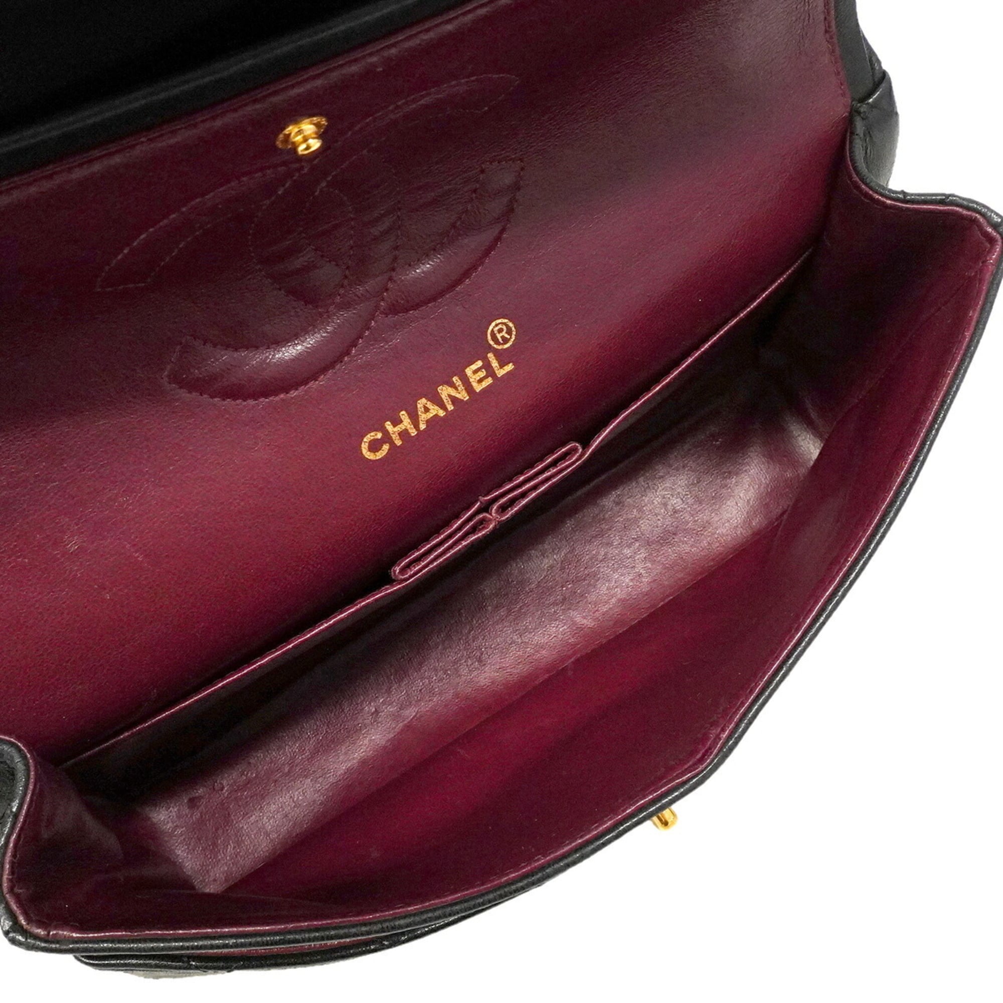 Chanel Black Leather Shoulder Bag (Pre-Owned)