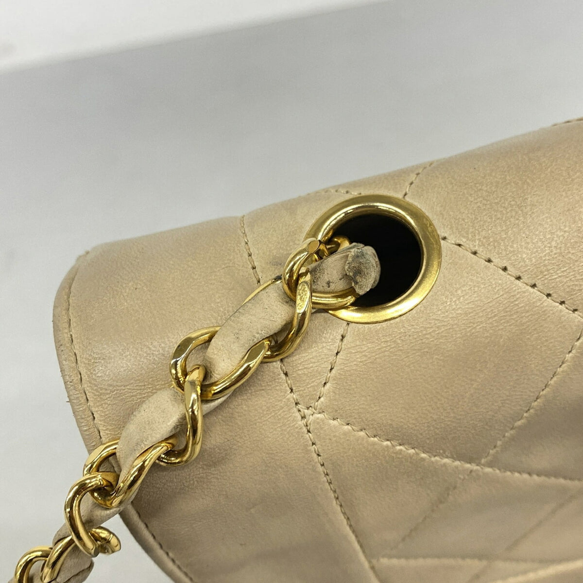 Chanel Beige Leather Shoulder Bag (Pre-Owned)
