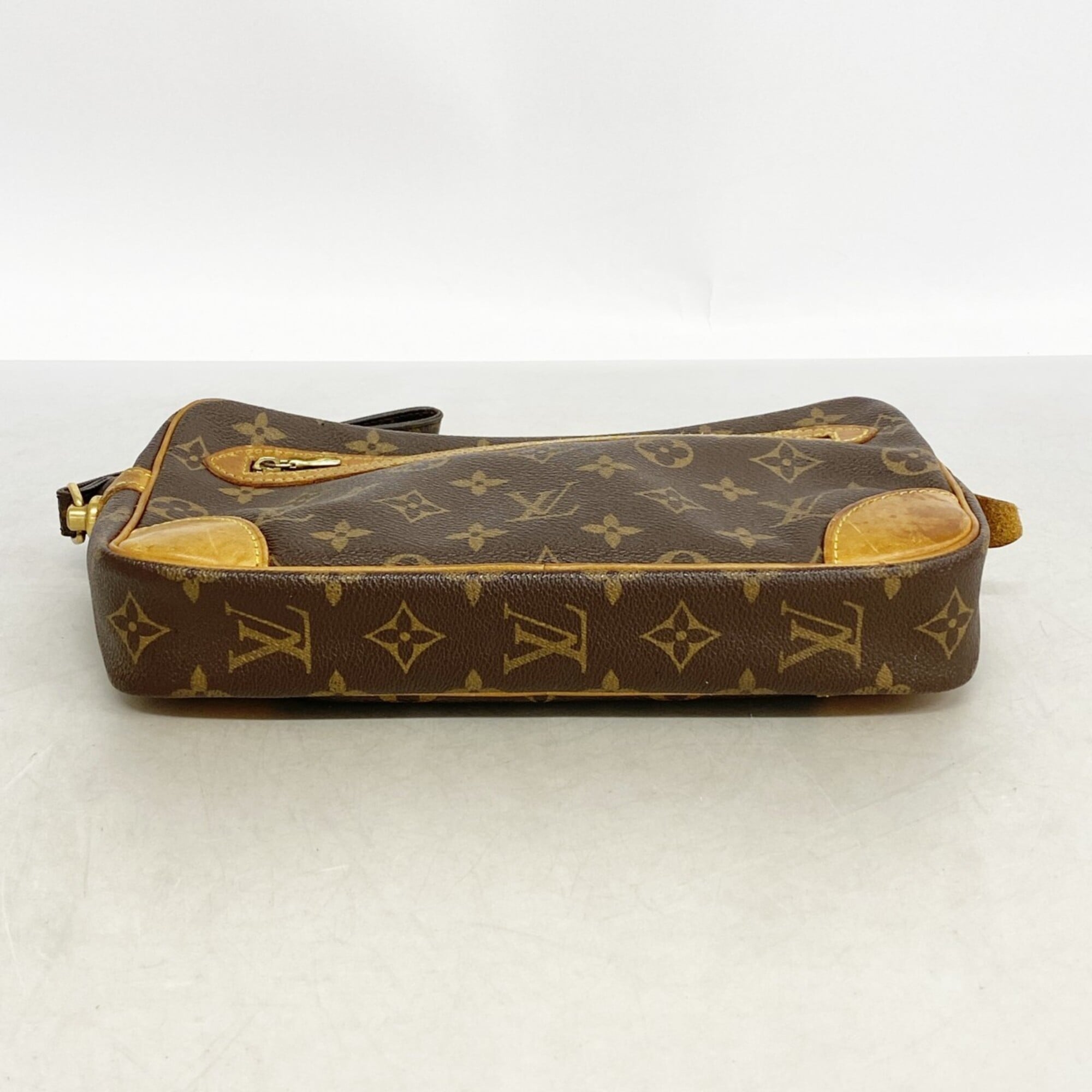Louis Vuitton Brown Clutch Bag (Pre-Owned)