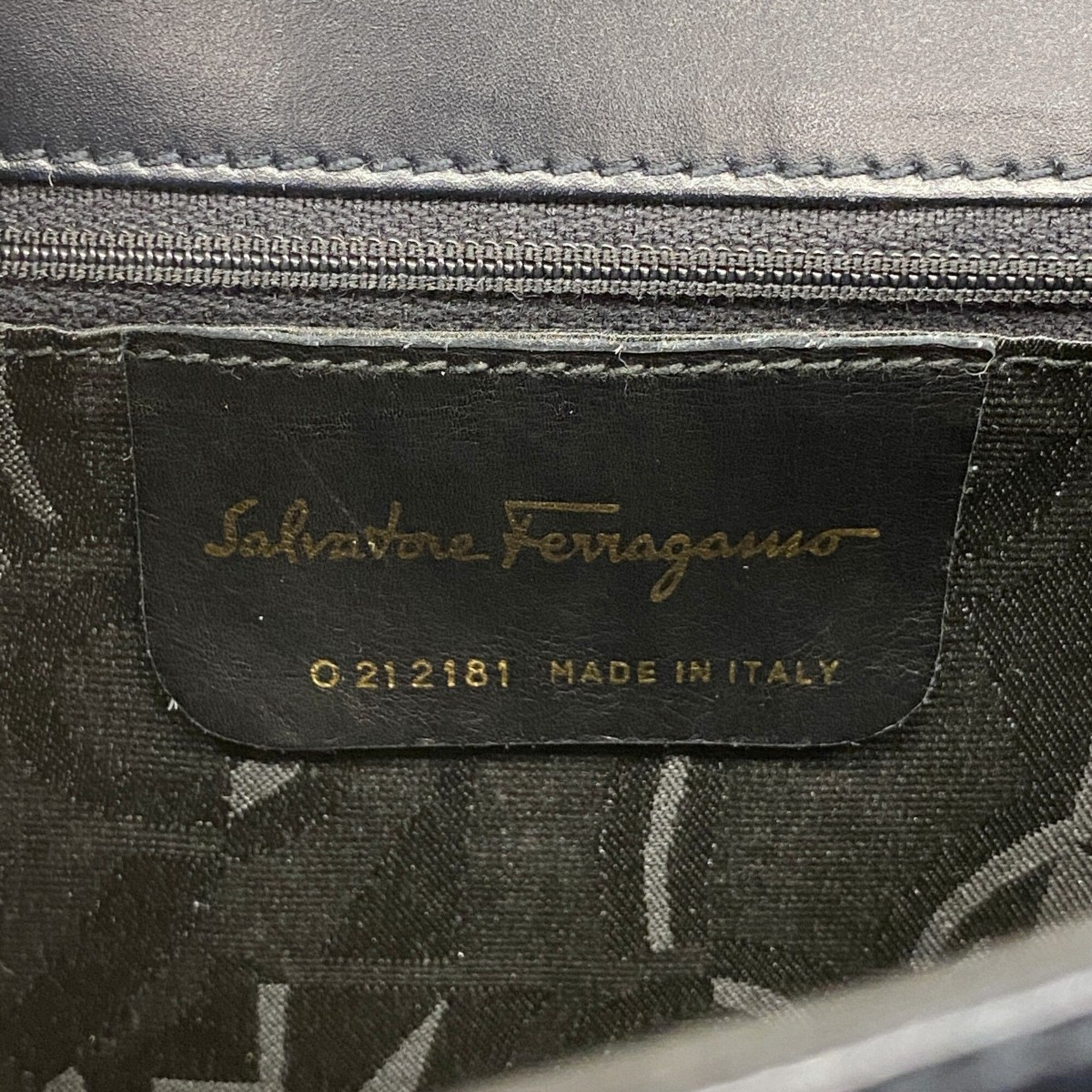 Salvatore Ferragamo Navy Leather Handbag (Pre-Owned)