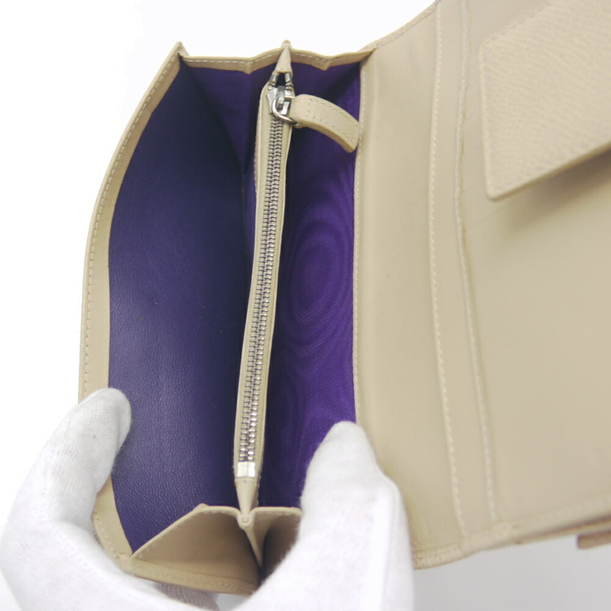 Bvlgari Beige Leather Long Wallet (Bi-Fold) (Pre-Owned)