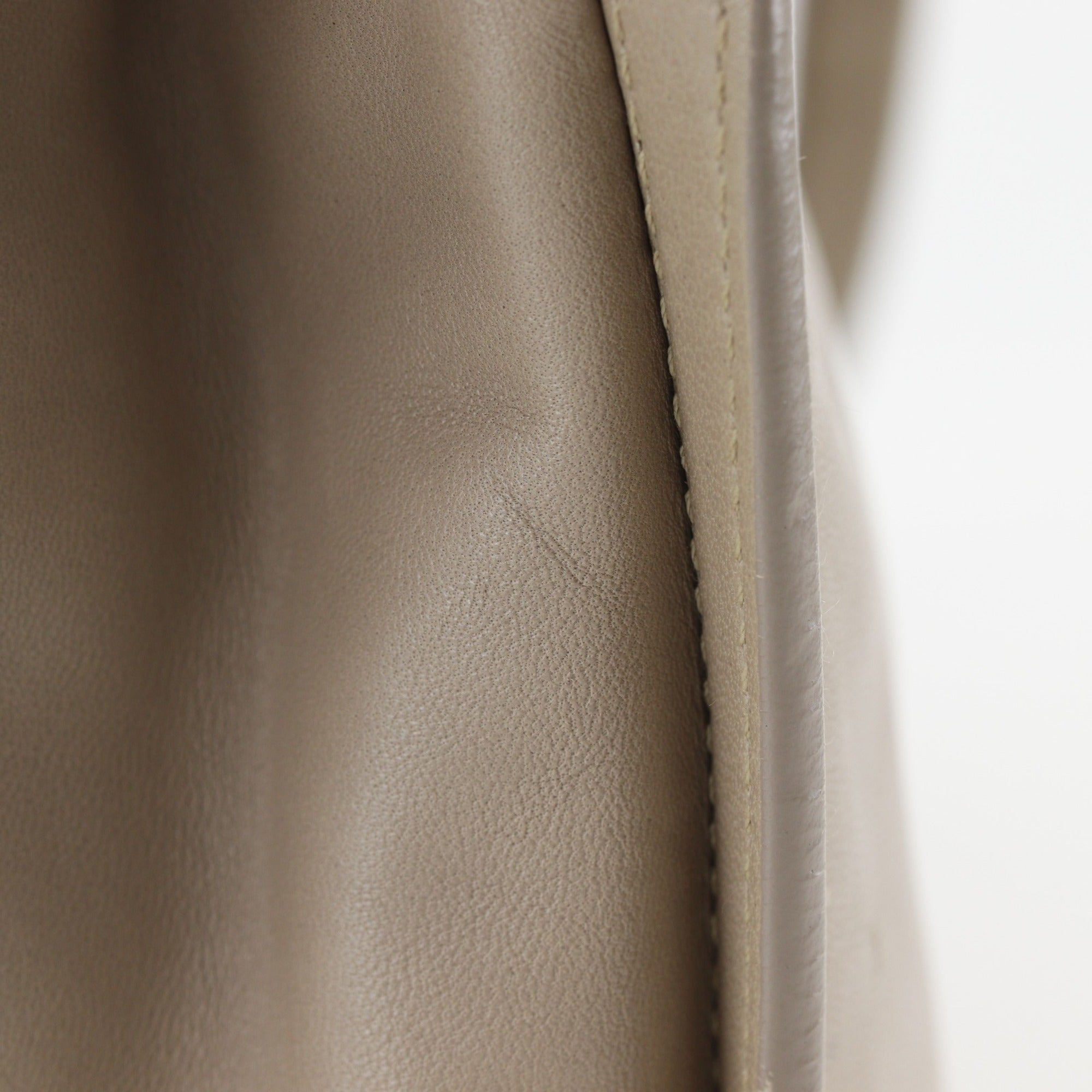Loewe Beige Leather Shoulder Bag (Pre-Owned)