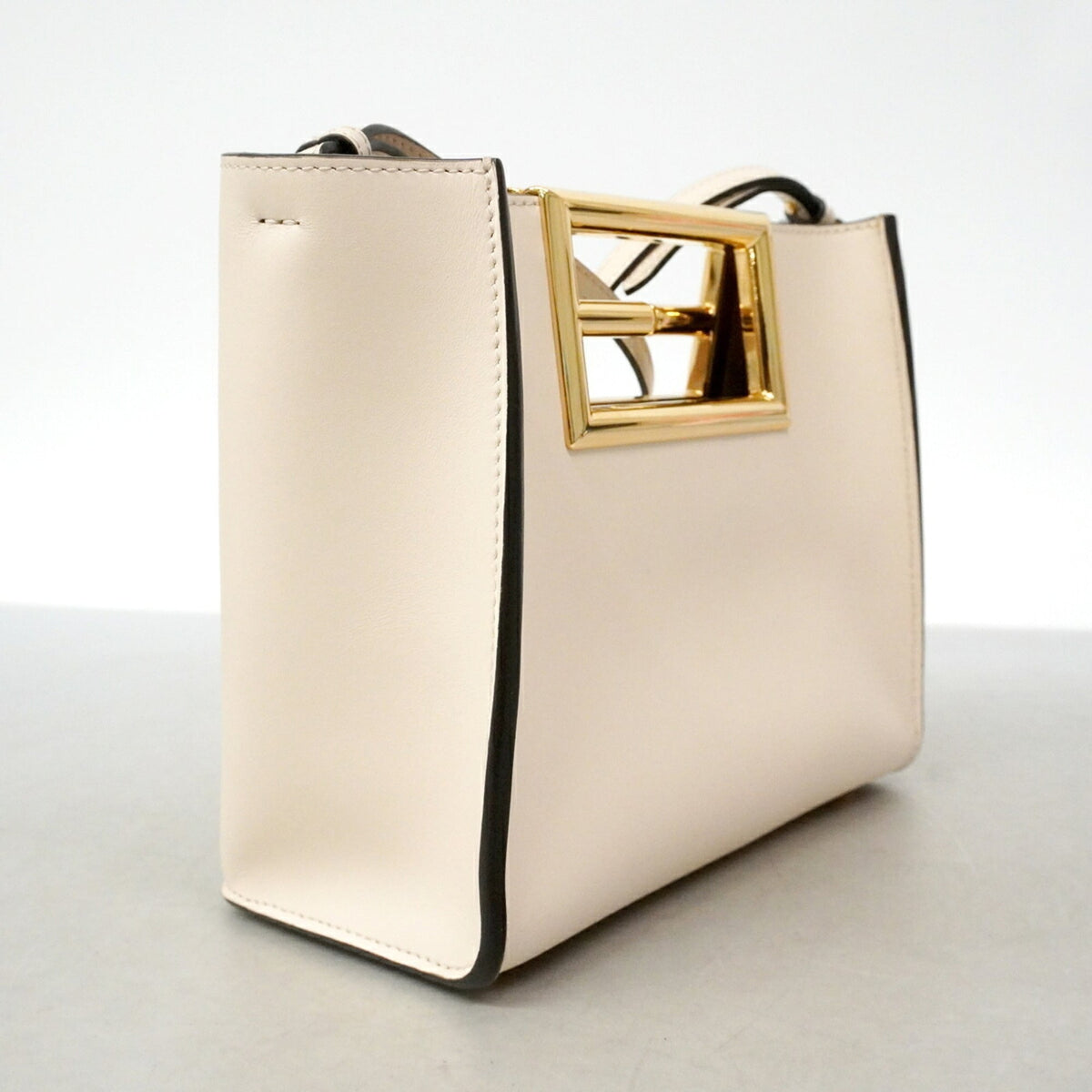 Fendi Ivory Leather Handbag (Pre-Owned)