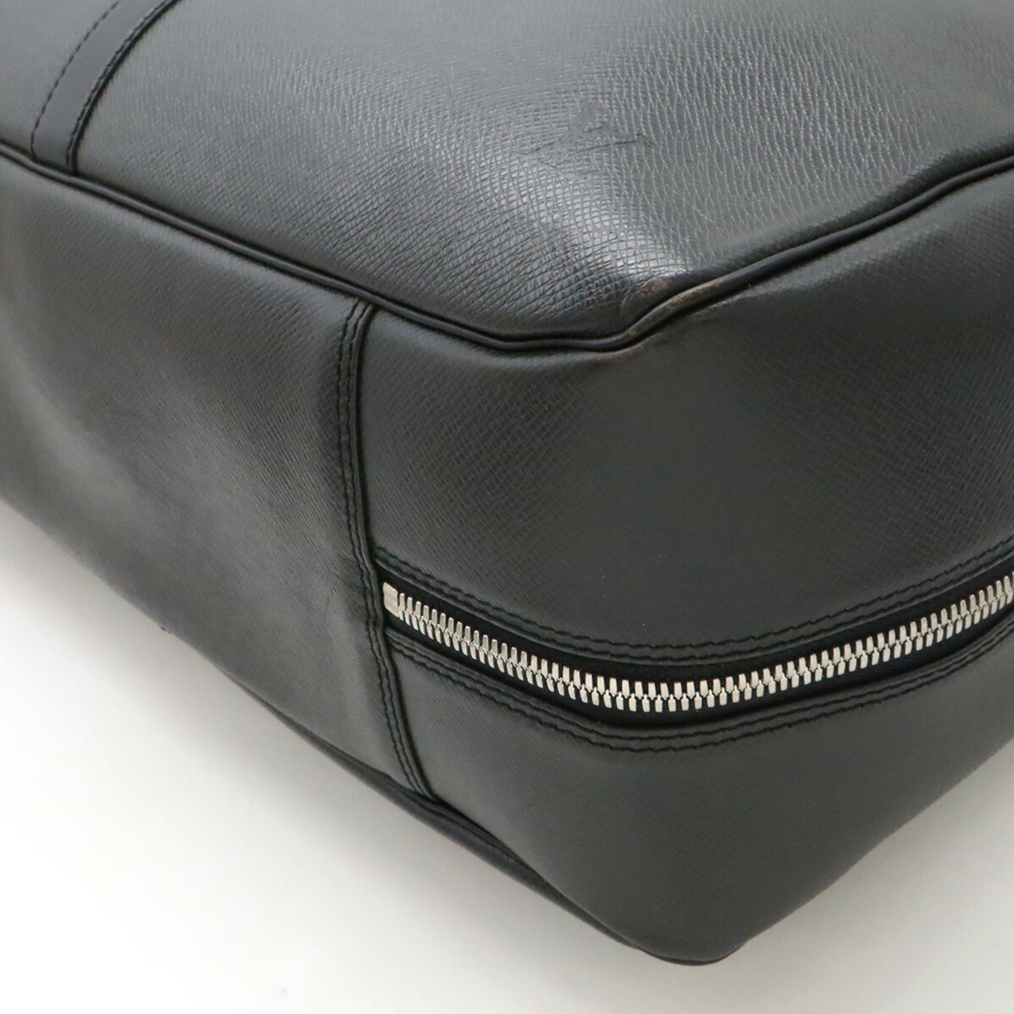 Louis Vuitton Ardoise Black Taiga Leather Boston Bag (Pre-Owned)