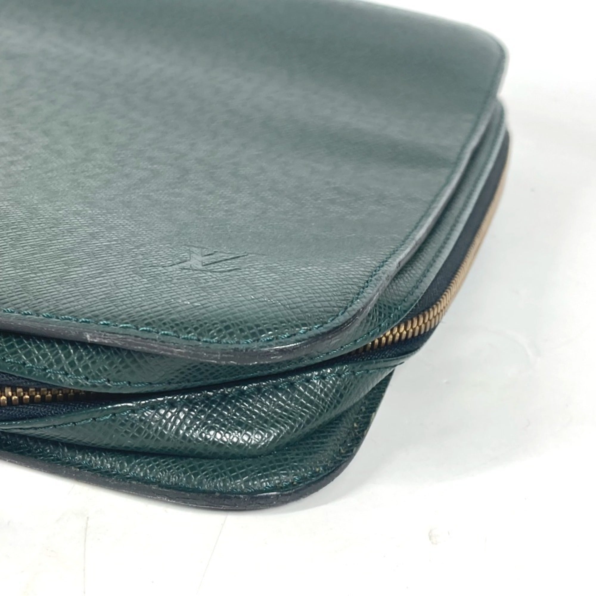 Louis Vuitton Episea Green Taiga Leather Briefcase Handbag (Pre-Owned)