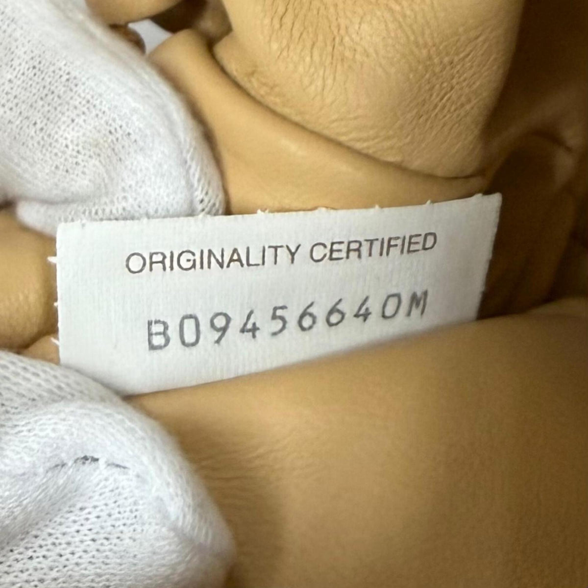 Bottega Veneta Beige Leather Pouch Shoulder Bag (Pre-Owned)