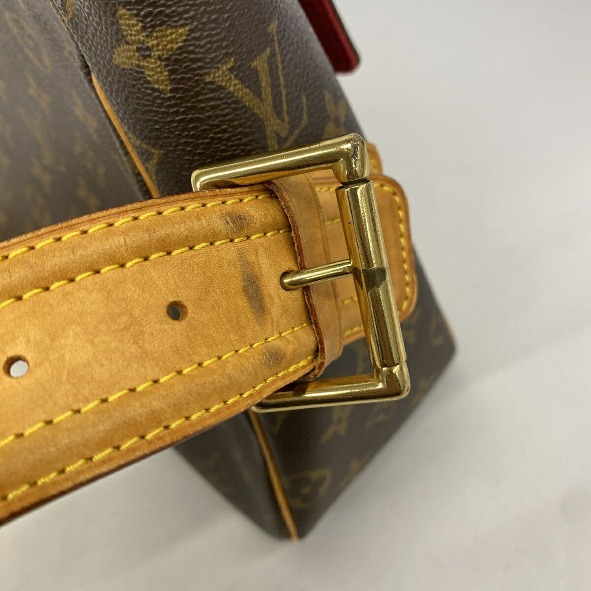 Louis Vuitton Brown Shoulder Bag (Pre-Owned)