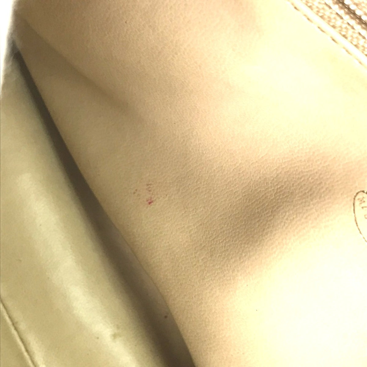 Chanel Beige Leather Handbag (Pre-Owned)