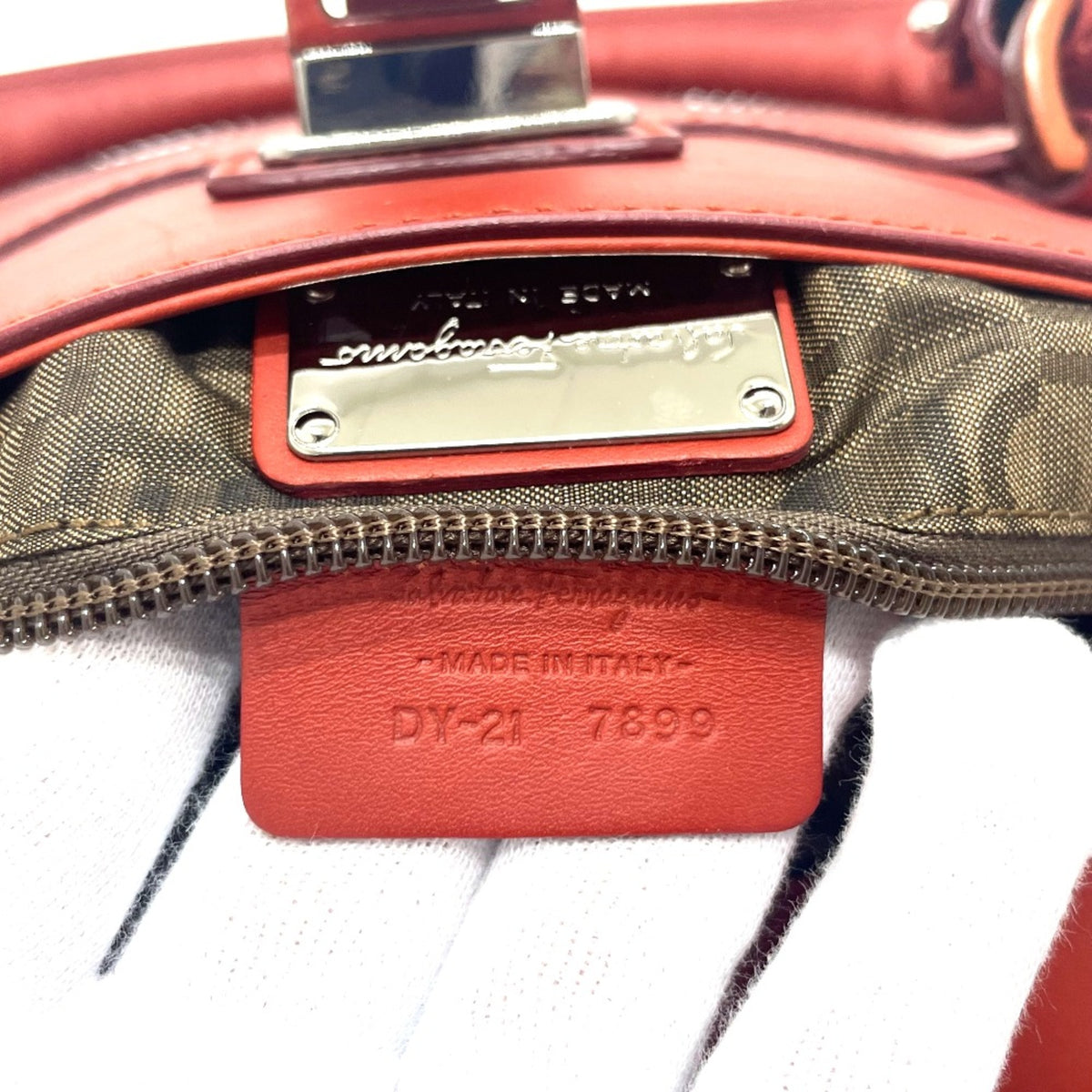 Salvatore Ferragamo Red Leather Handbag (Pre-Owned)