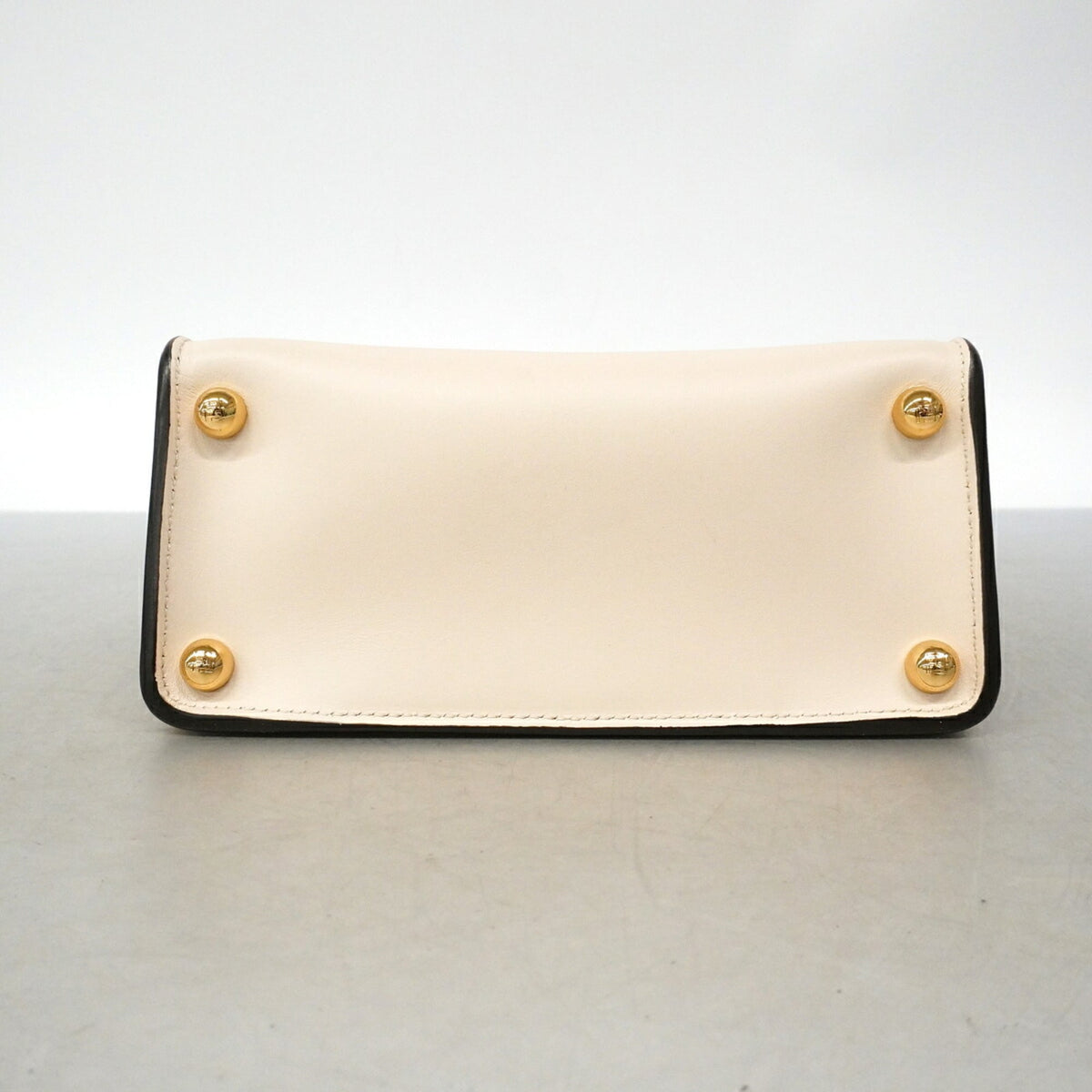 Fendi Ivory Leather Handbag (Pre-Owned)