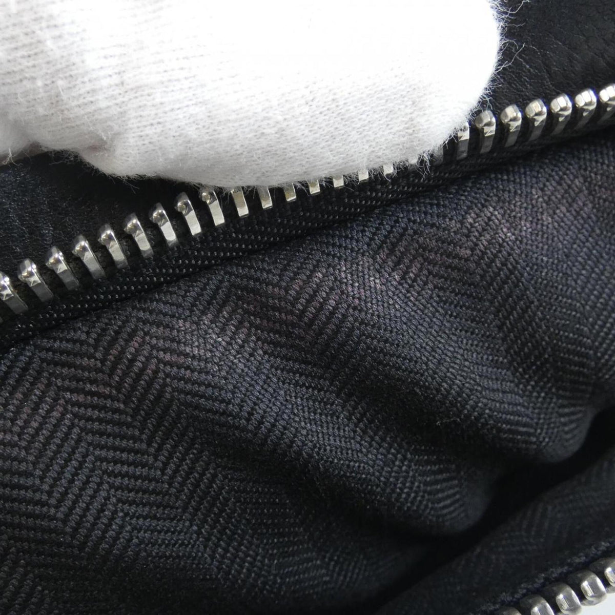 Loewe Black Leather Shoulder Bag (Pre-Owned)