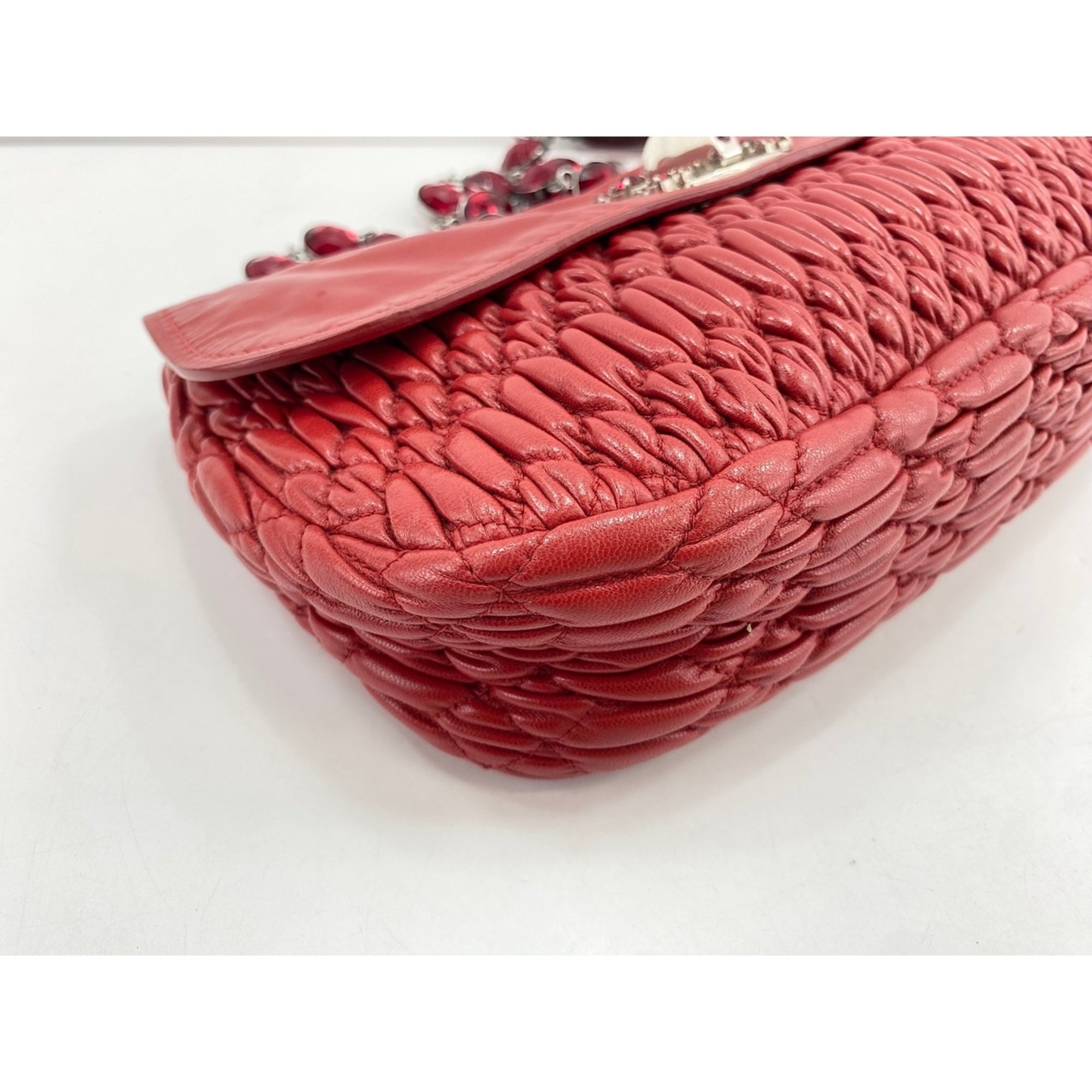 Miu Miu Red Color Shoulder Bag (Pre-Owned)