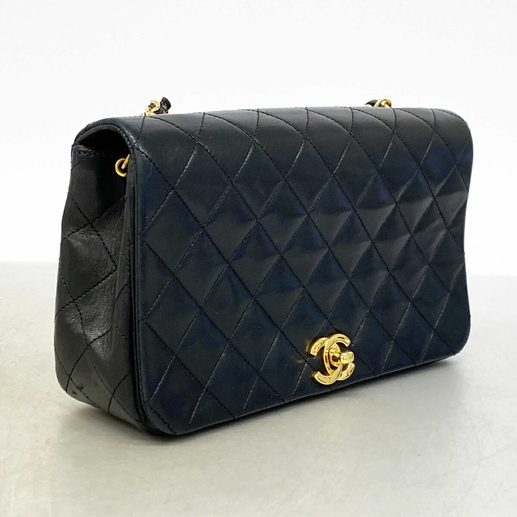 Chanel Black Leather Shoulder Bag (Pre-Owned)