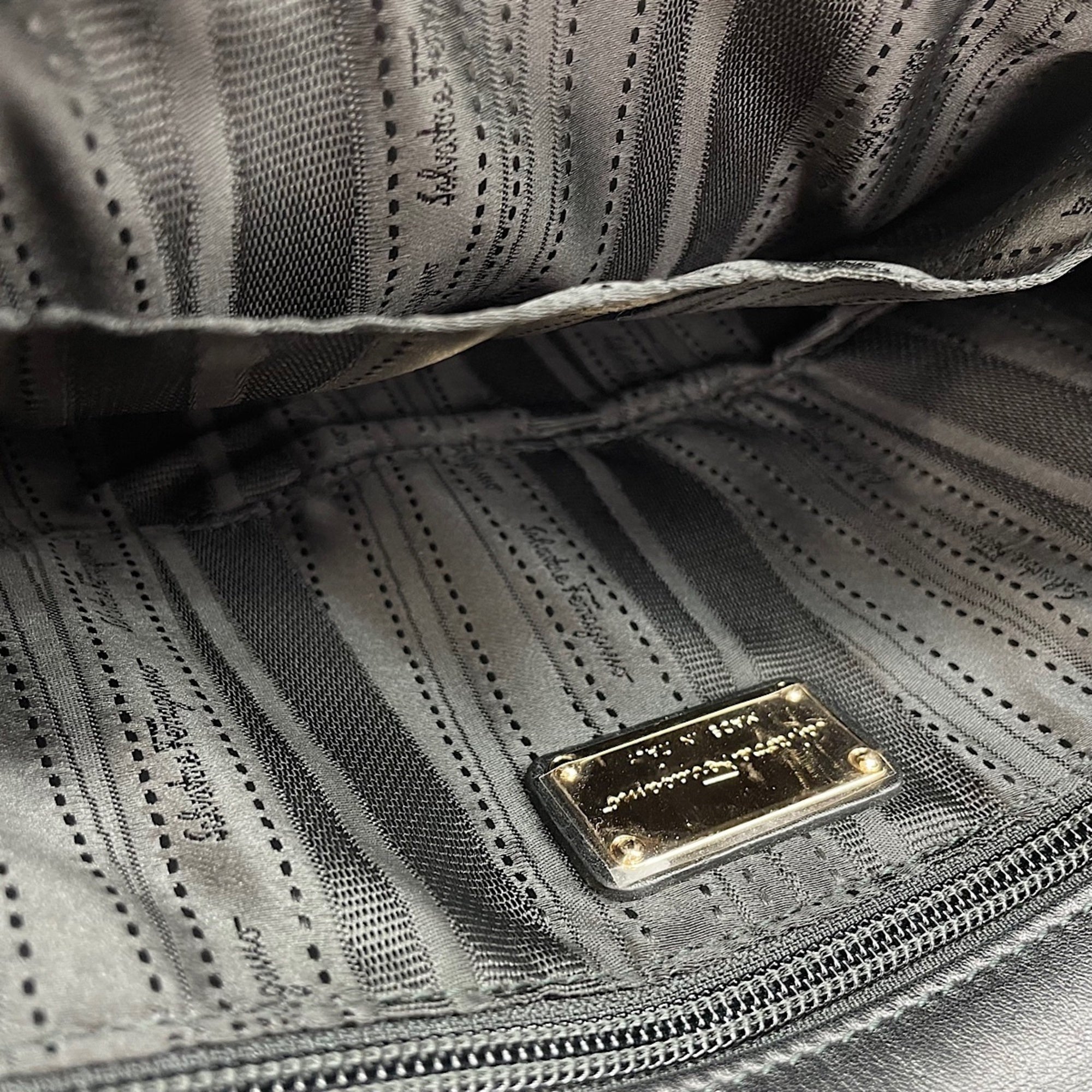 Salvatore Ferragamo Gancini Black Shoulder Bag (Pre-Owned)