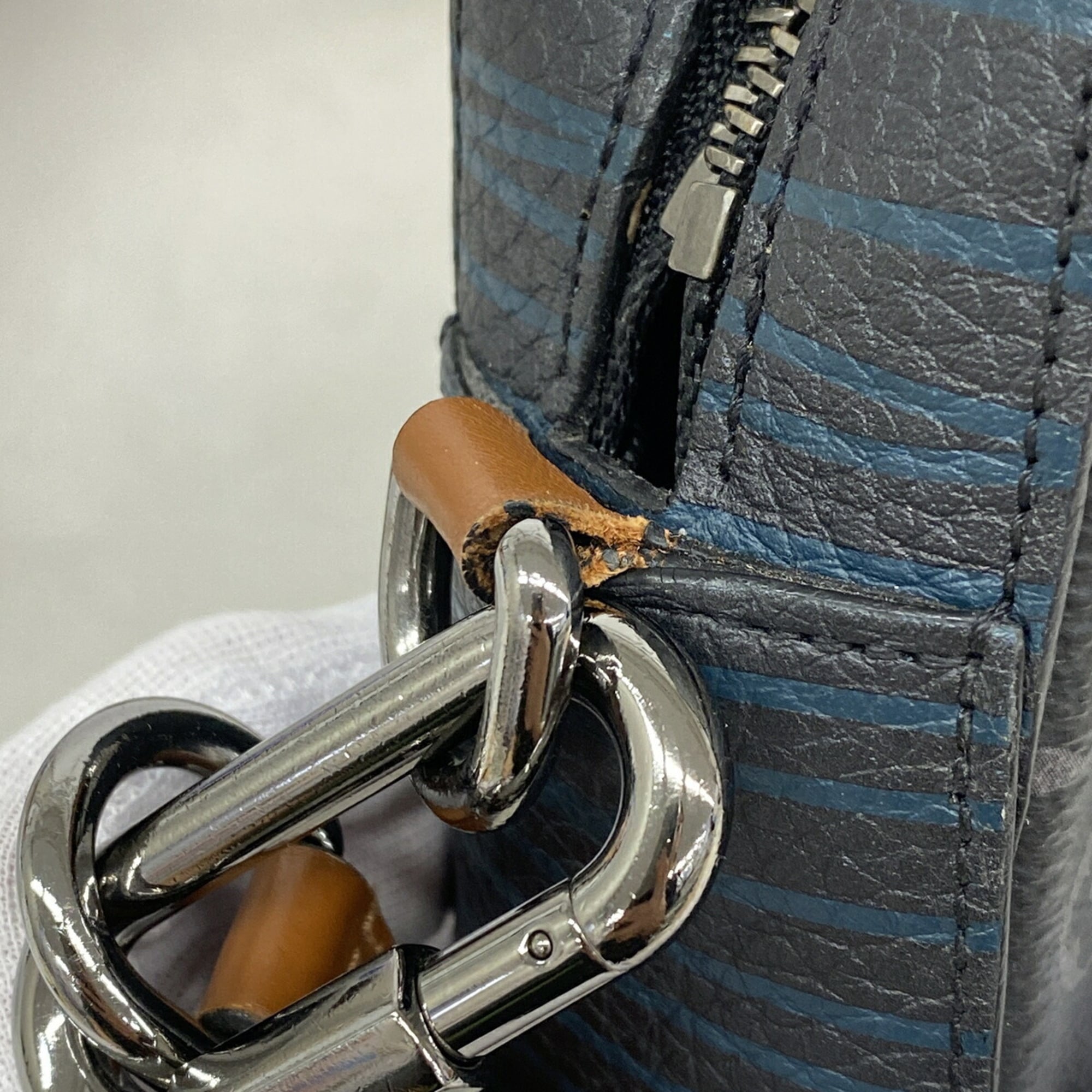 Louis Vuitton Black Shoulder Bag (Pre-Owned)