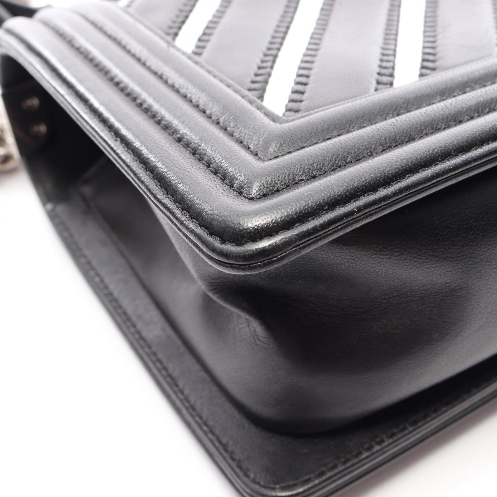 Chanel Black Leather Handbag Shoulder Bag (Pre-Owned)