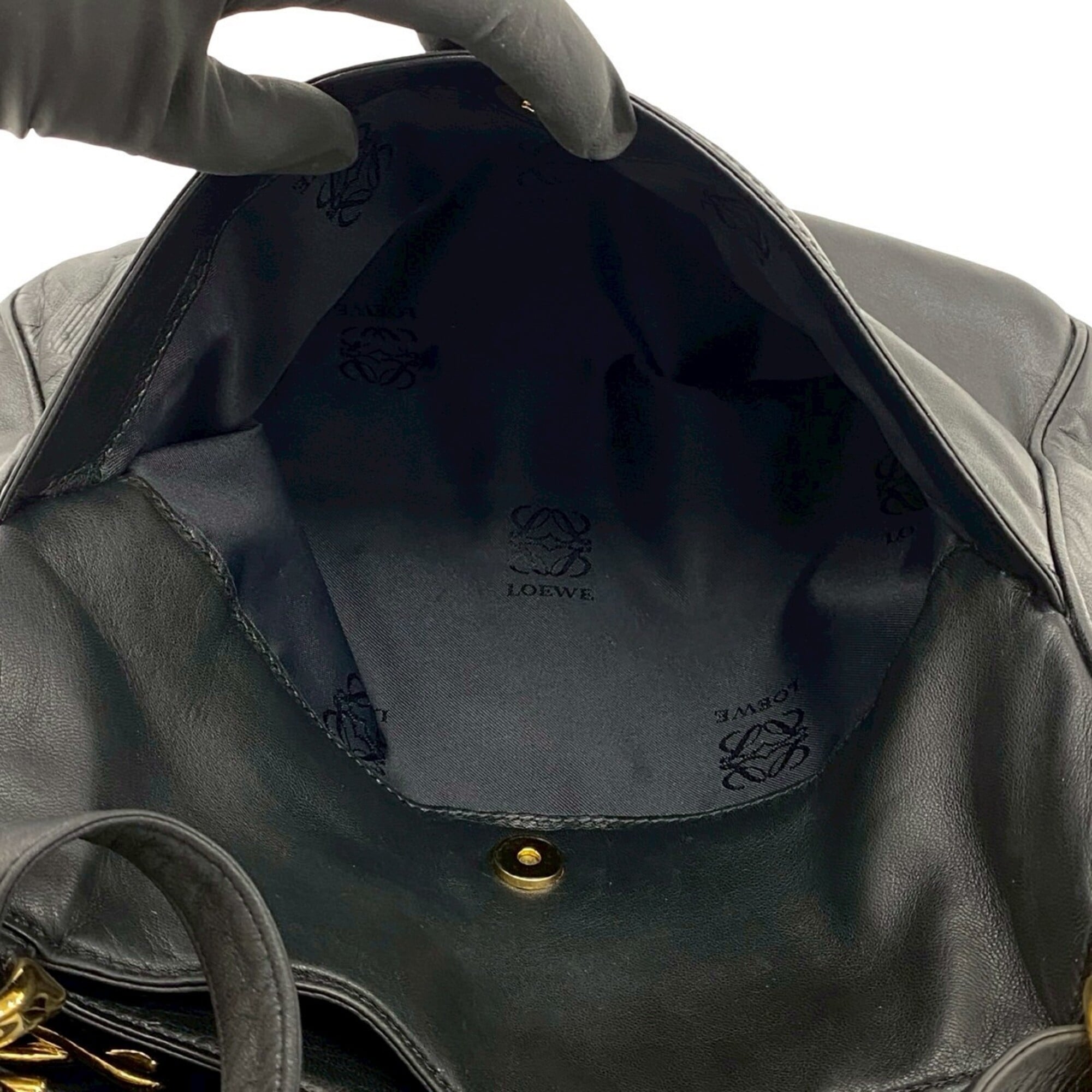 Loewe Black Leather Pochette Shoulder Bag (Pre-Owned)