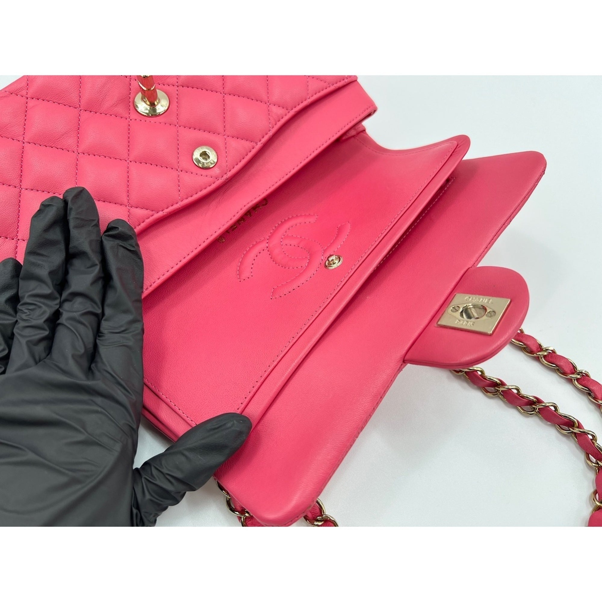 Chanel Matelasse Pink Shoulder Bag (Pre-Owned)