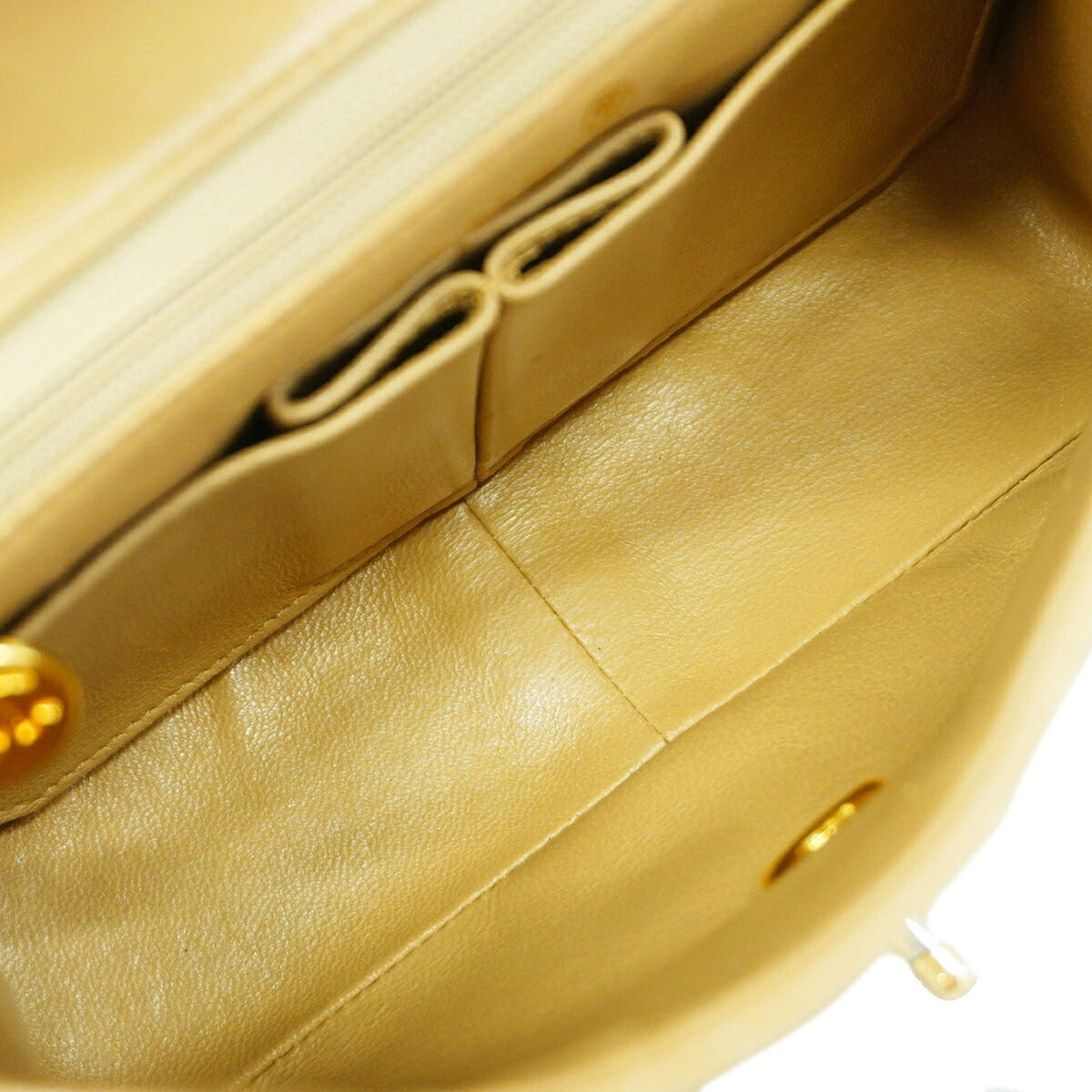 Chanel Beige Leather Shoulder Bag (Pre-Owned)