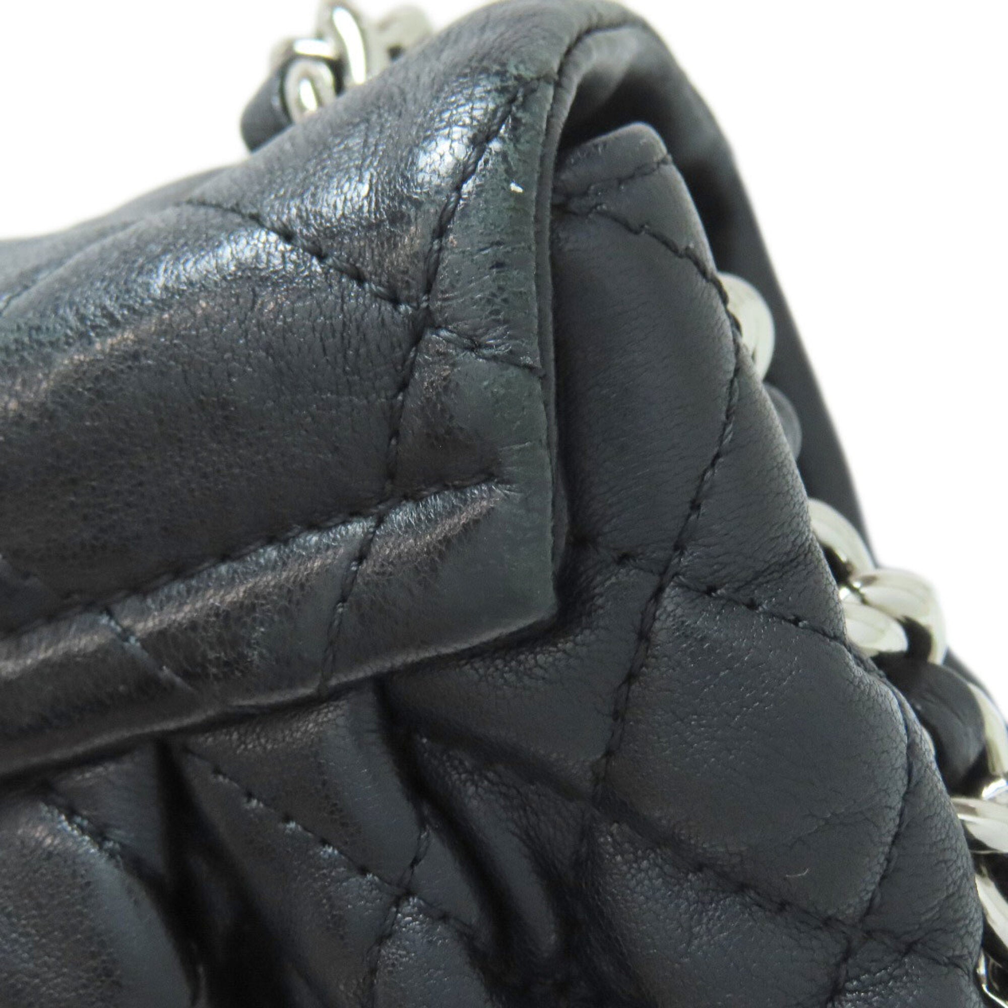 Chanel Black Leather Shoulder Bag (Pre-Owned)