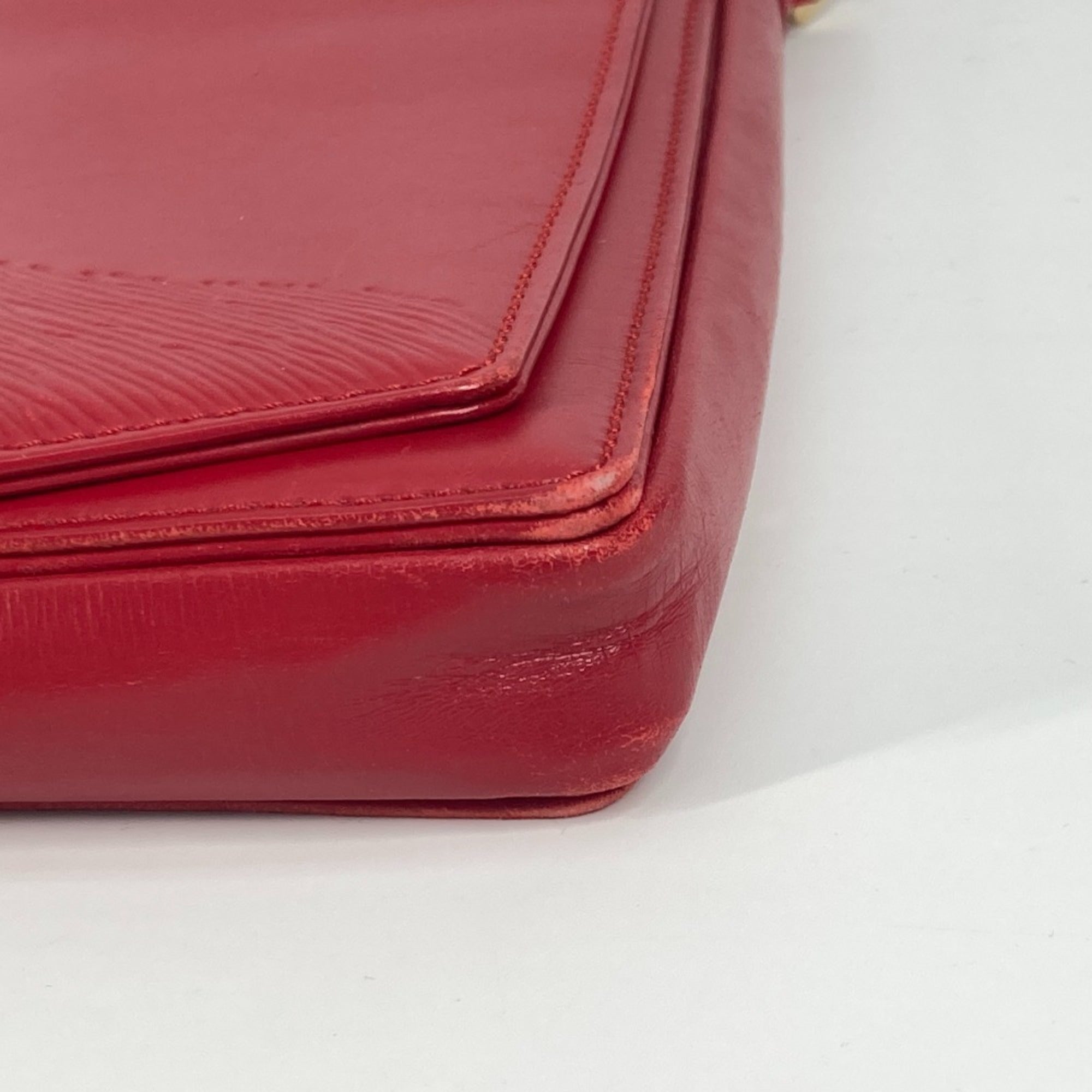 Louis Vuitton Opera Red Color Leather Shoulder Bag (Pre-Owned)