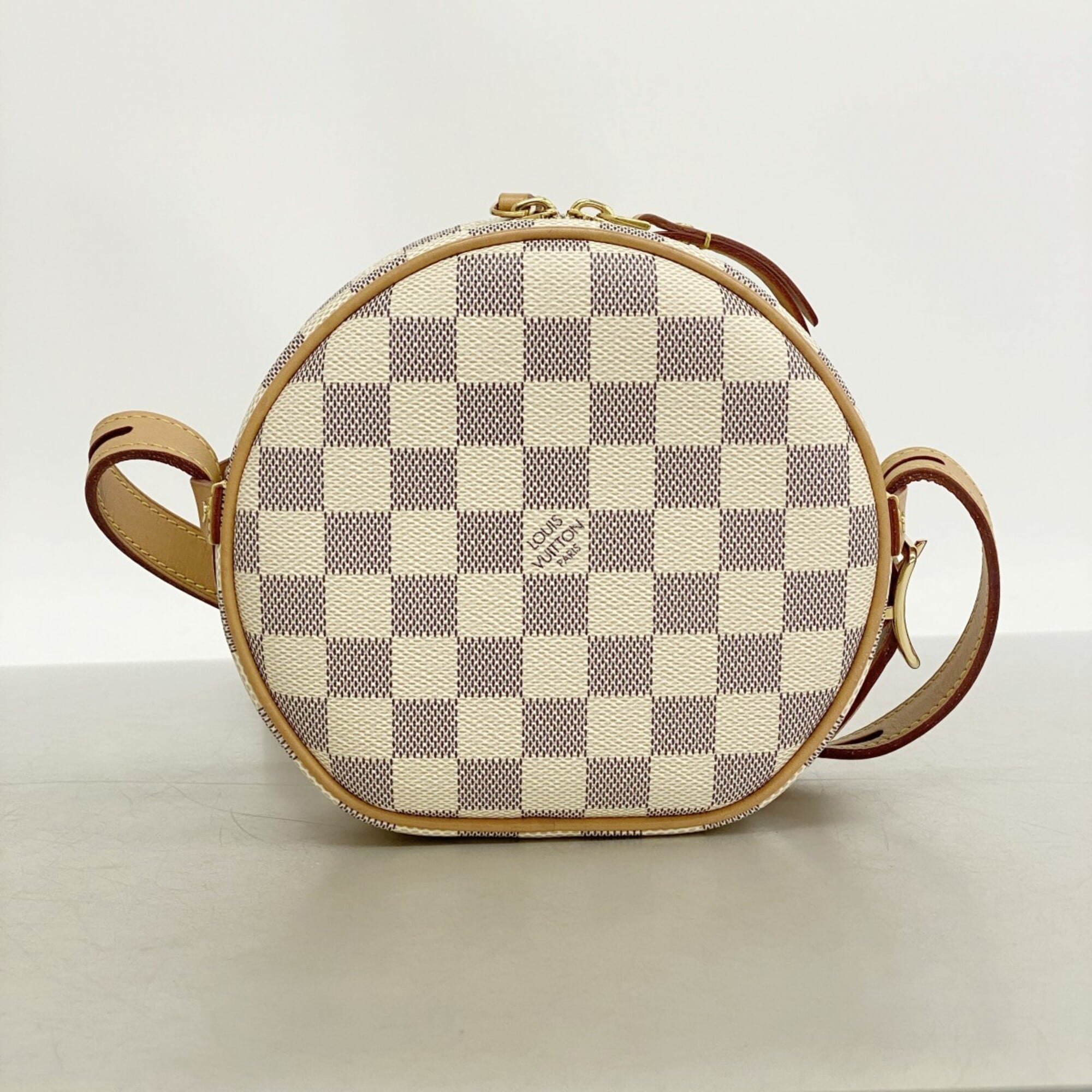 Louis Vuitton White Shoulder Bag (Pre-Owned)
