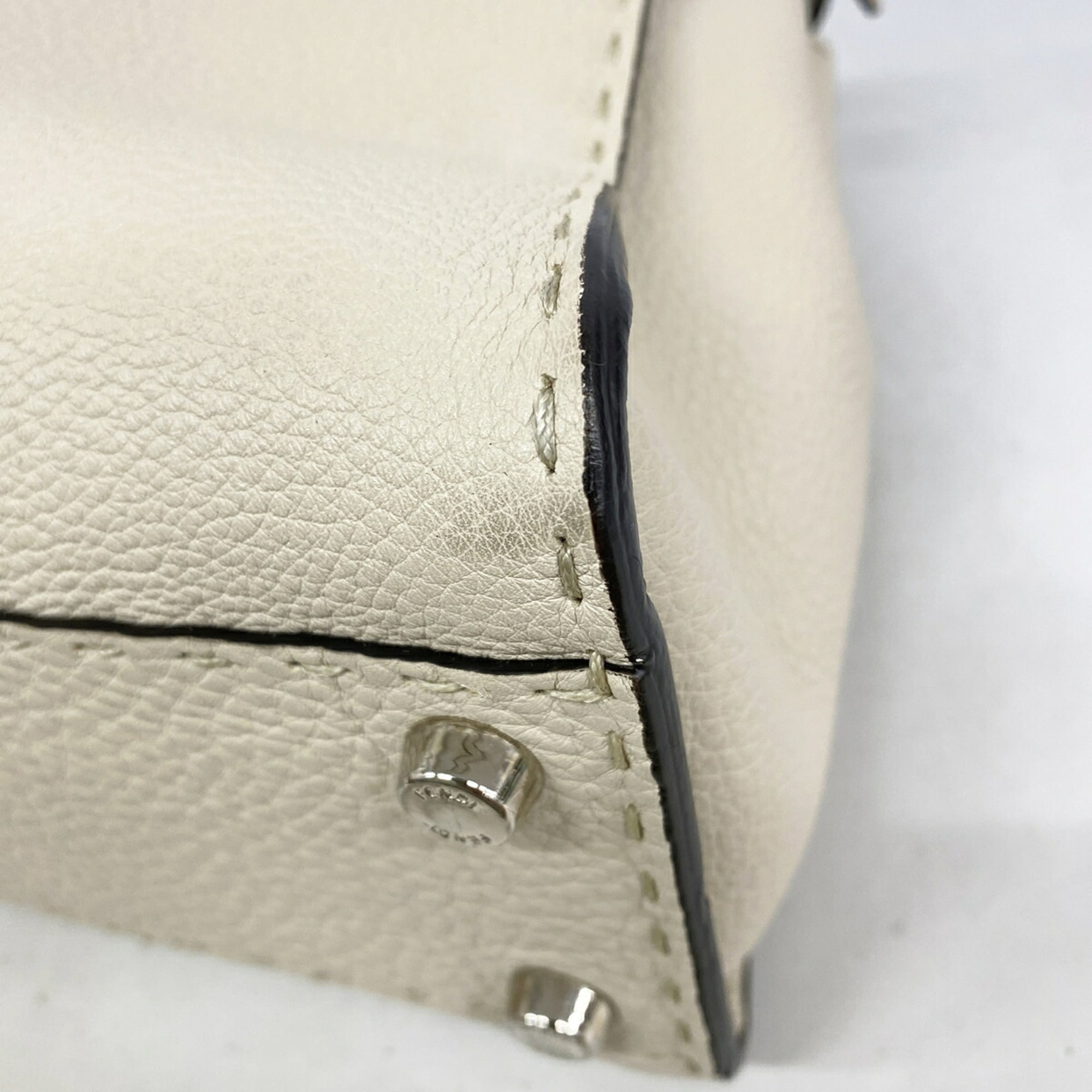Fendi Beige Leather Handbag (Pre-Owned)