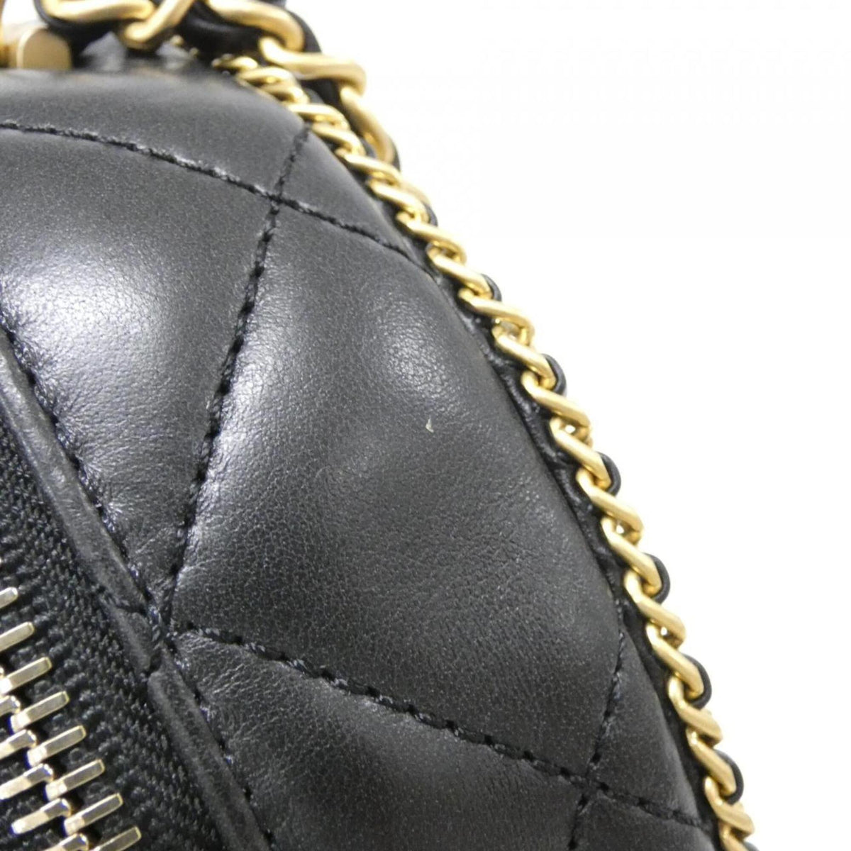 Chanel Black Leather Shoulder Bag (Pre-Owned)
