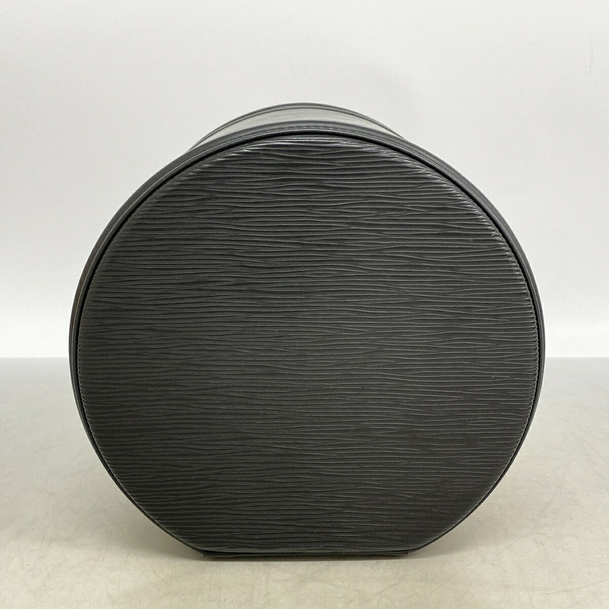 Louis Vuitton Noir Handbag (Pre-Owned)