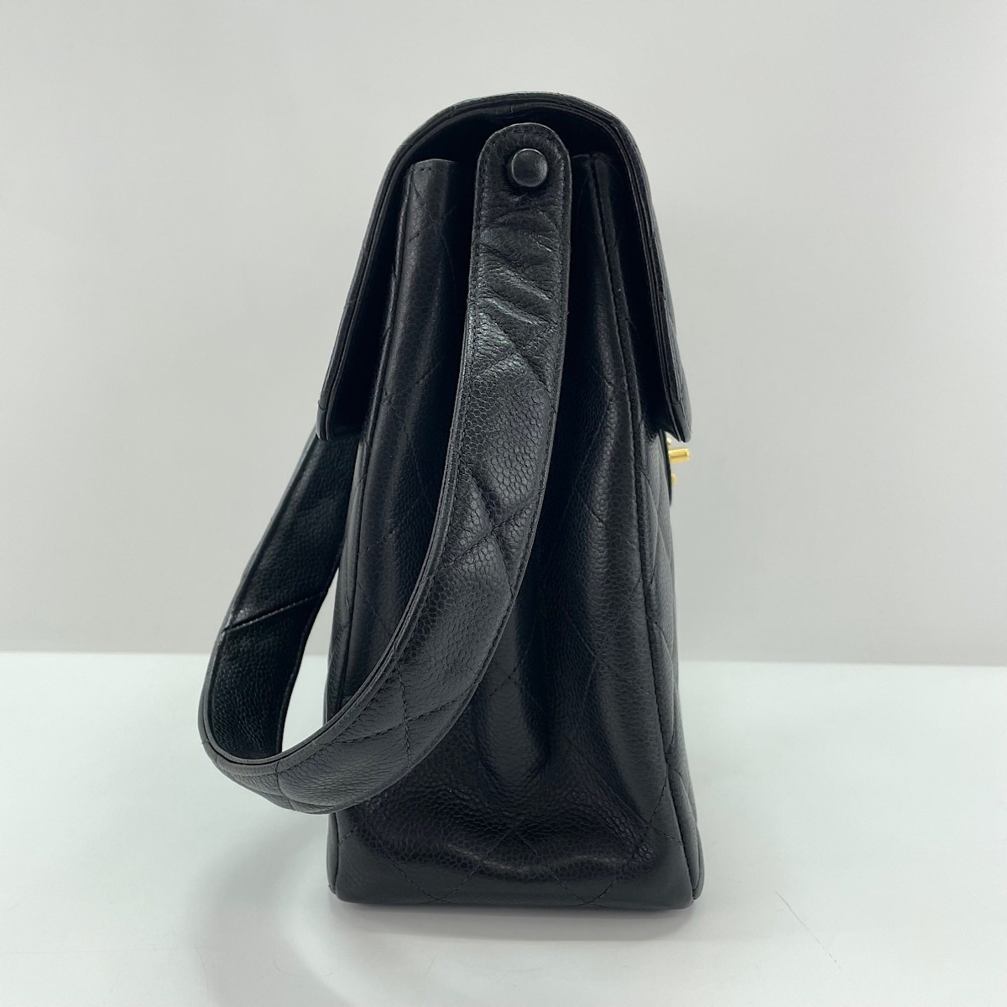 Chanel Black Shoulder Bag (Pre-Owned)