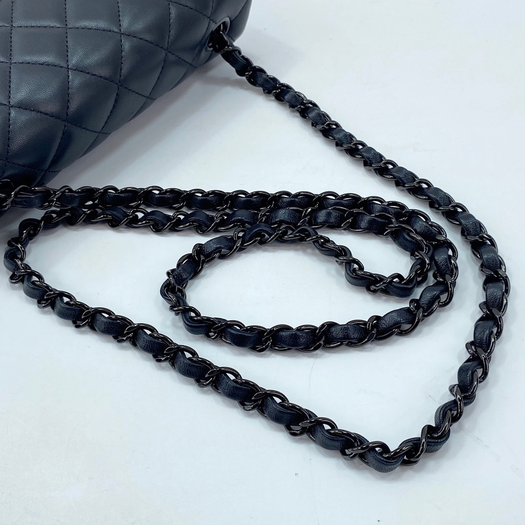Chanel Black Shoulder Bag (Pre-Owned)