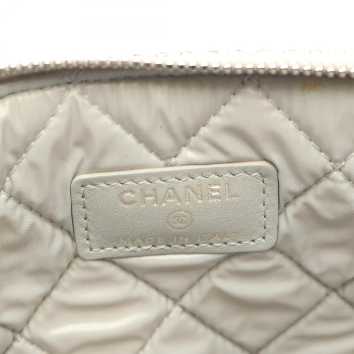 Chanel Gray Straw Clutch Bag Handbag (Pre-Owned)