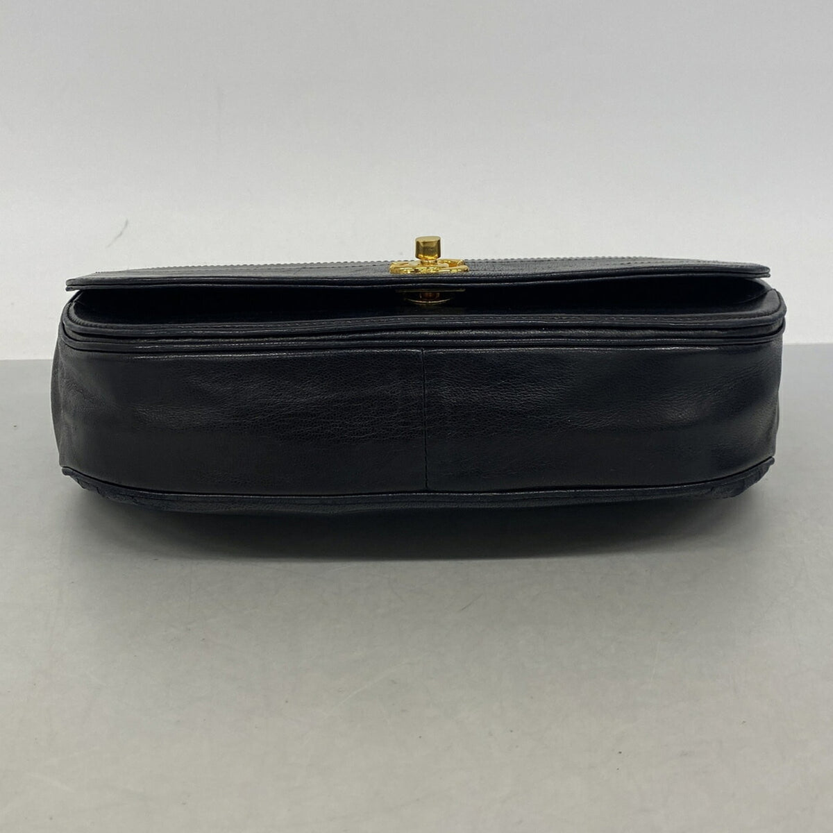 Chanel Black Leather Shoulder Bag (Pre-Owned)
