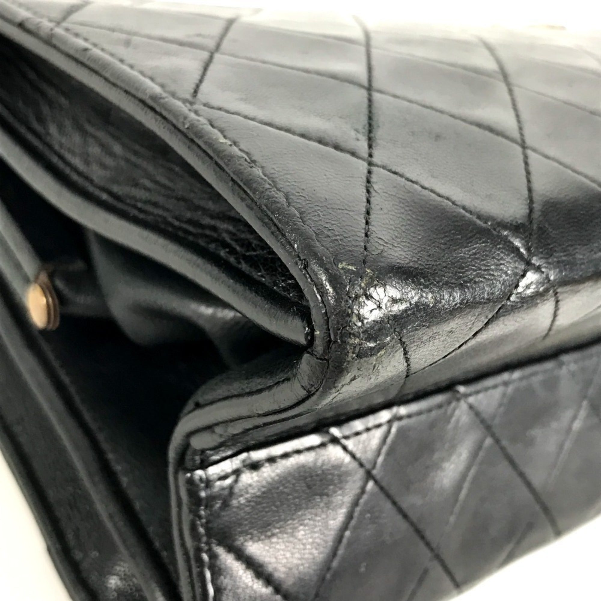 Chanel Matelasse Black Leather Shoulder Bag (Pre-Owned)