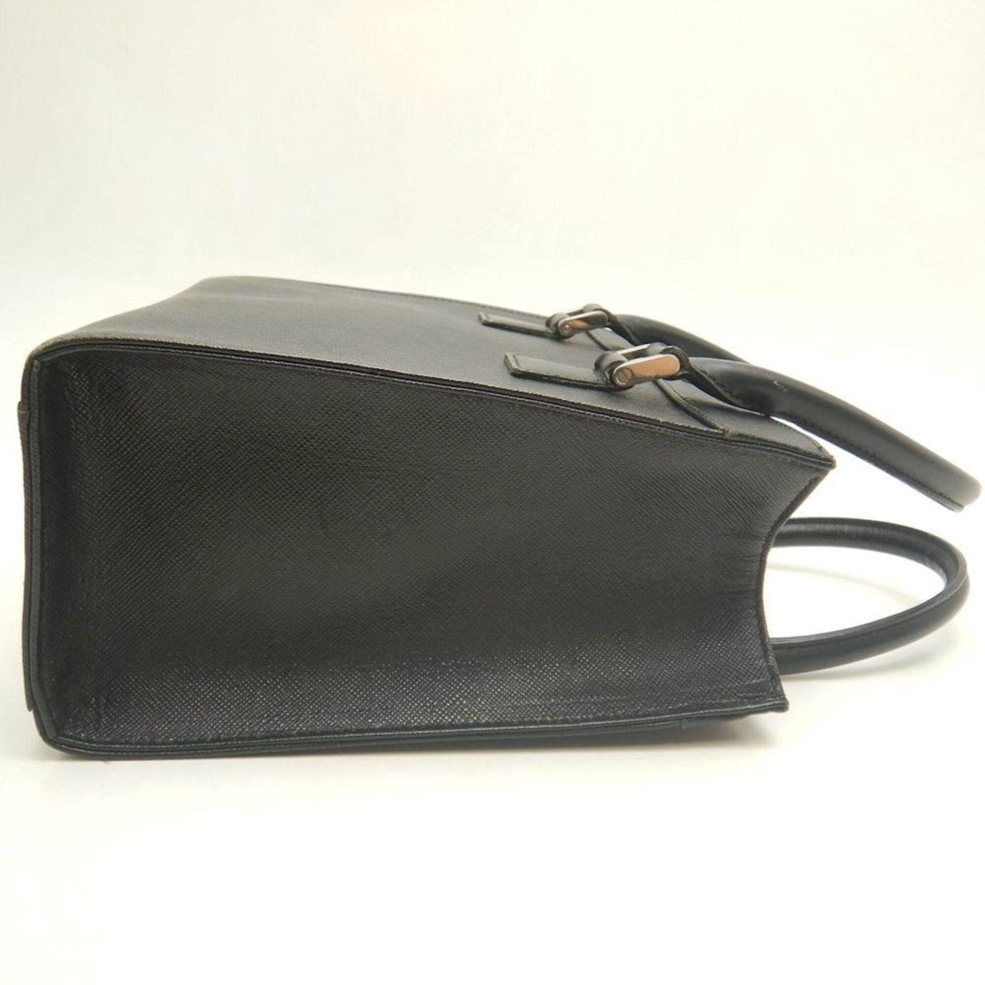Burberry Black Leather Handbag (Pre-Owned)