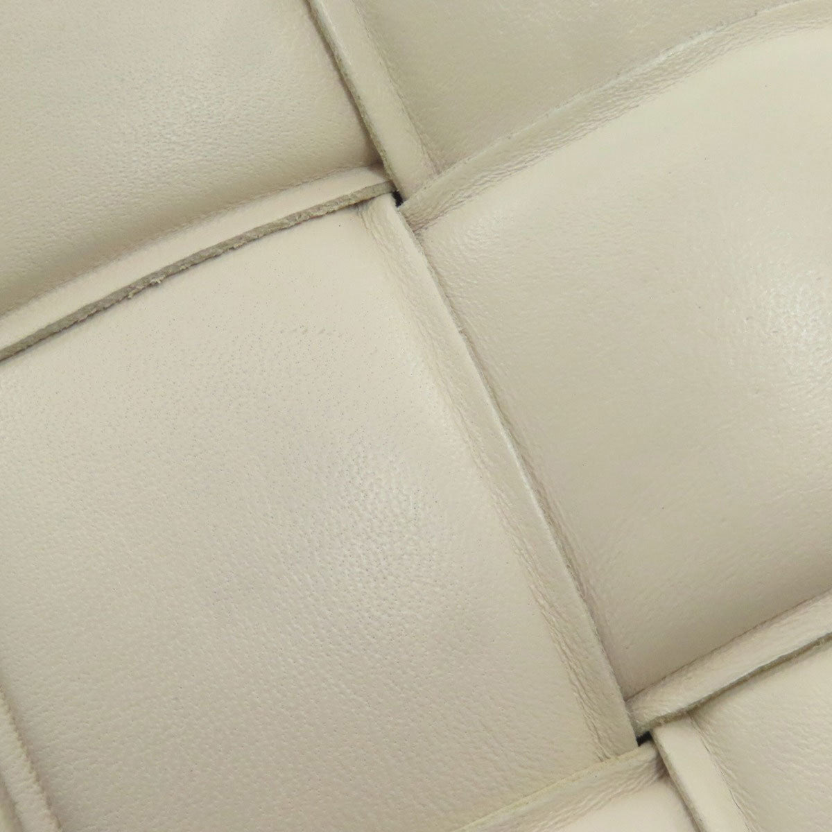 Bottega Veneta White Handbag (Pre-Owned)