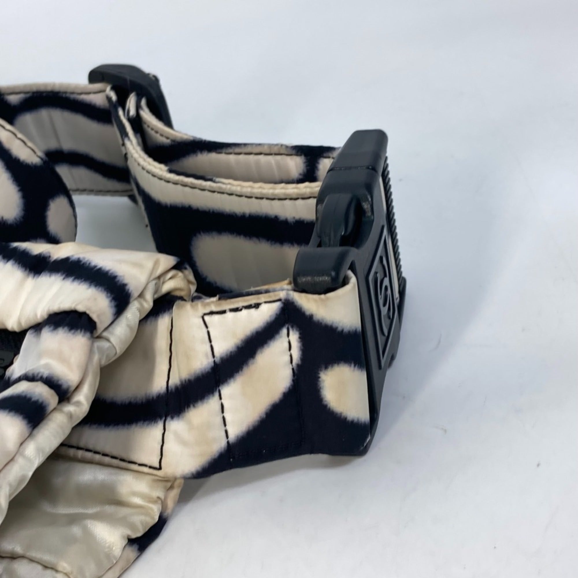 Chanel Sport Black White Nylon Messenger Bag Shoulder Bag (Pre-Owned)
