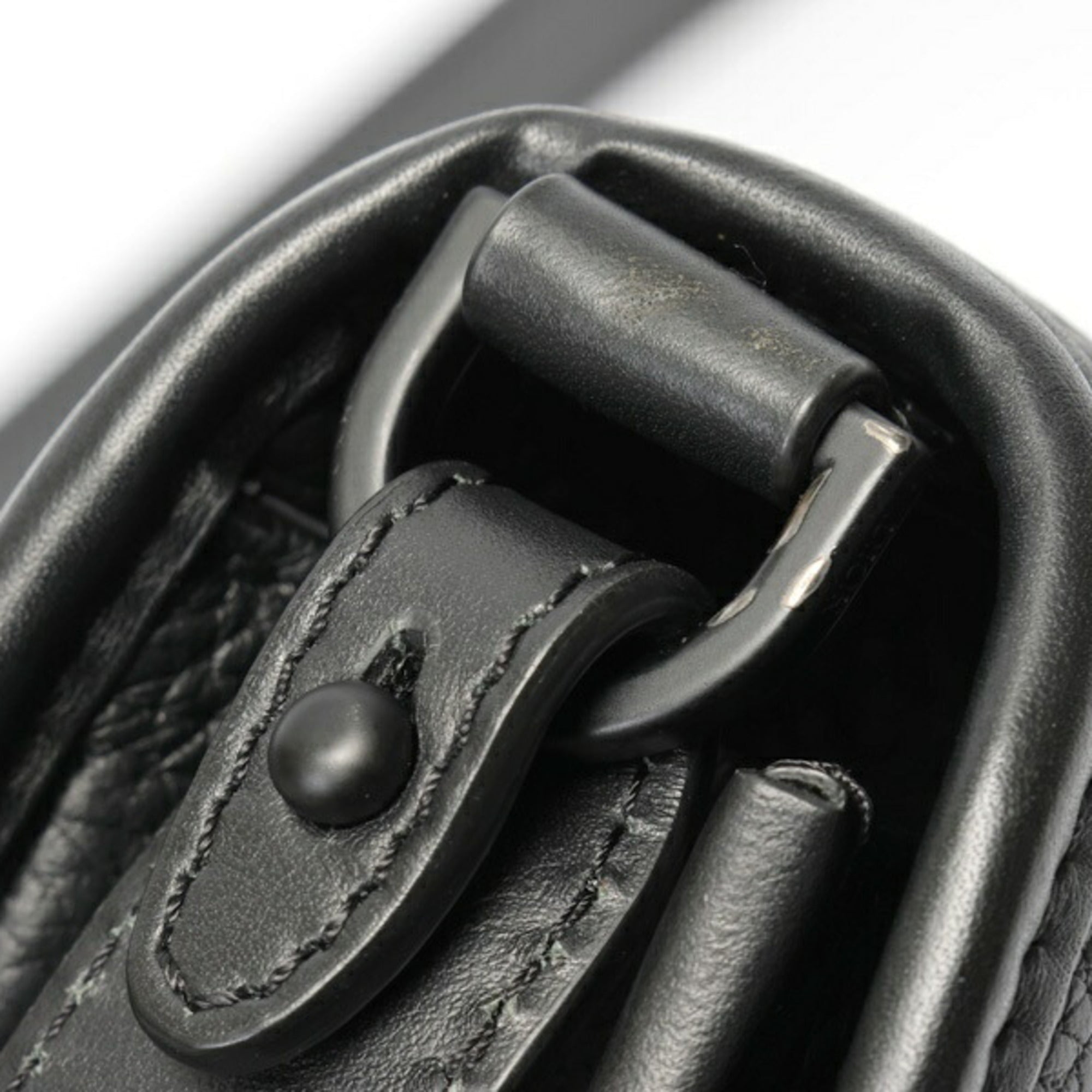 Christian Dior Black Leather Shoulder Bag (Pre-Owned)