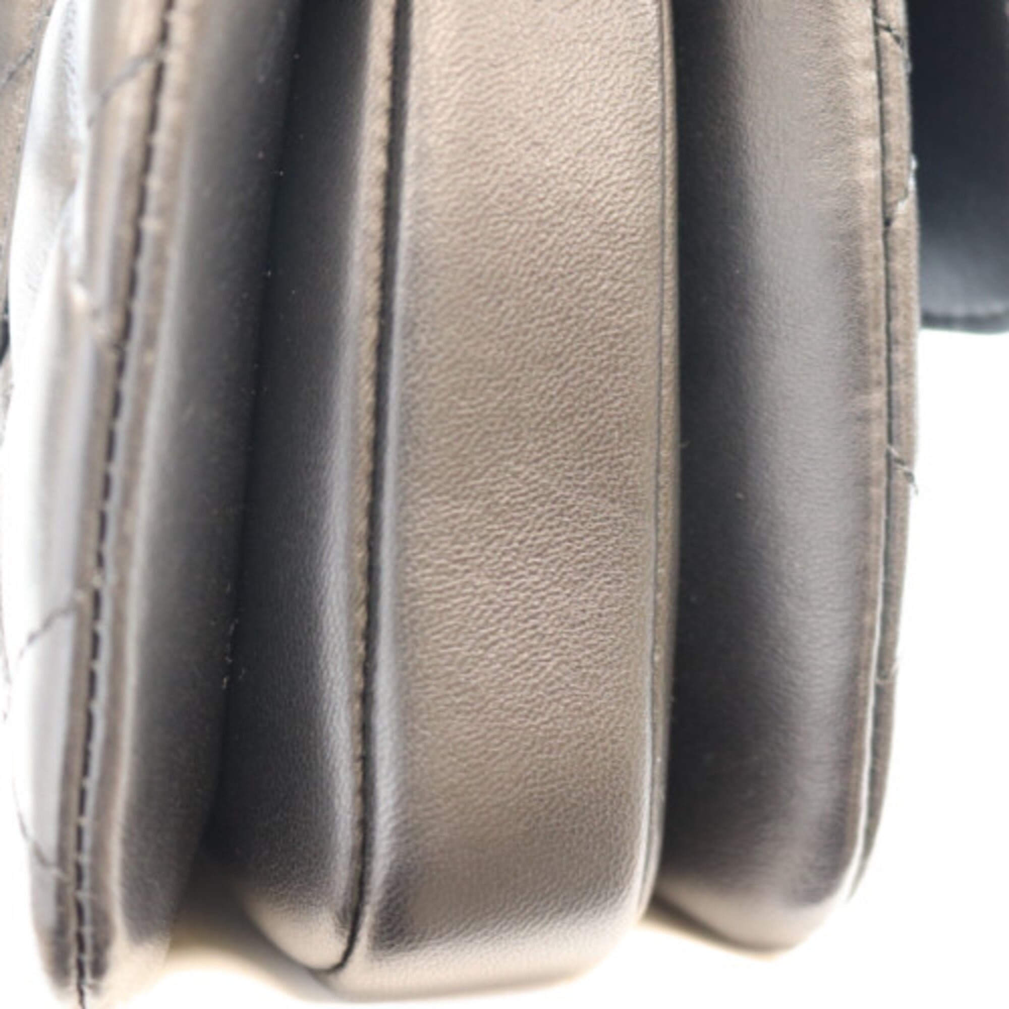 Chanel Black Leather Shoulder Bag (Pre-Owned)