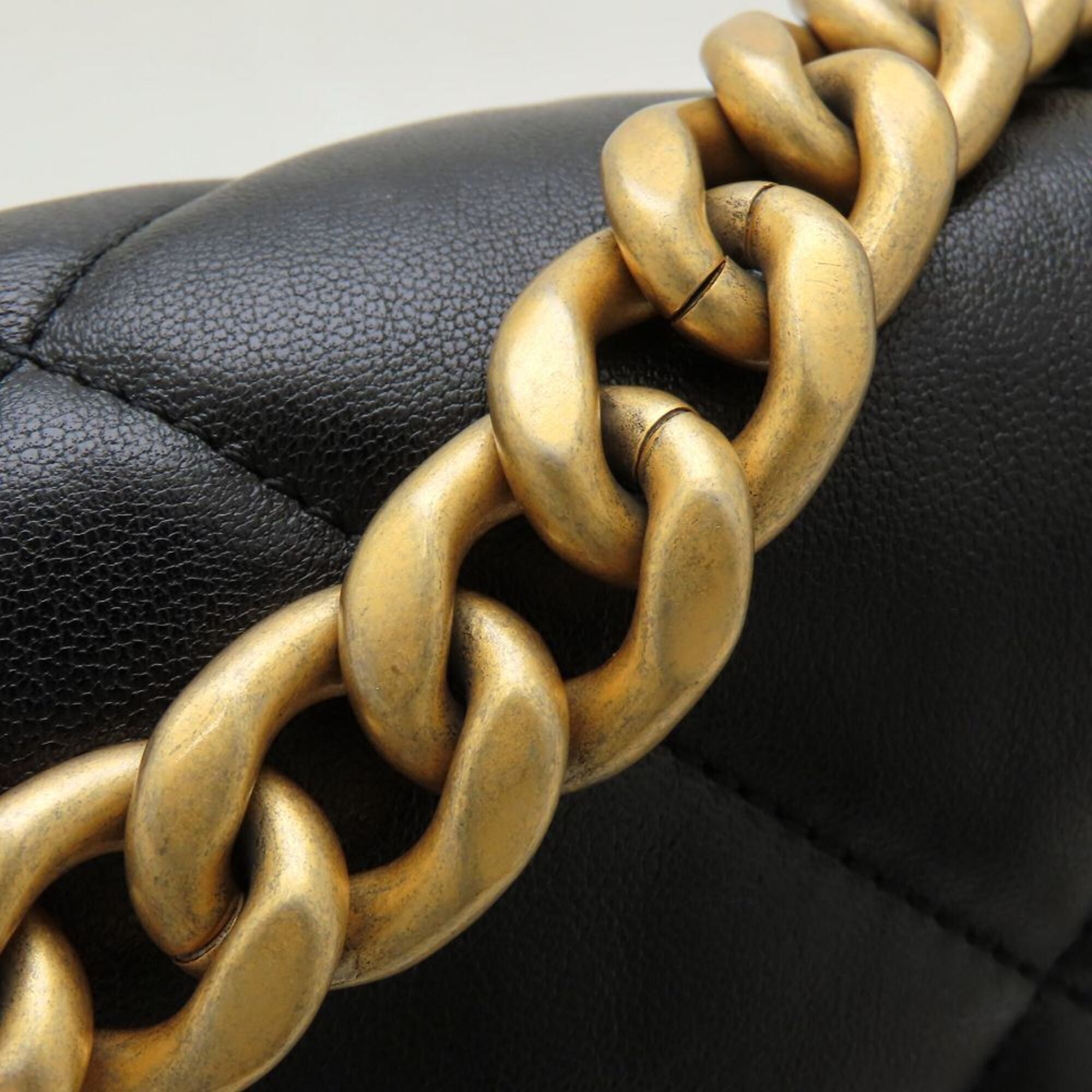 Chanel Black Leather Shoulder Bag (Pre-Owned)