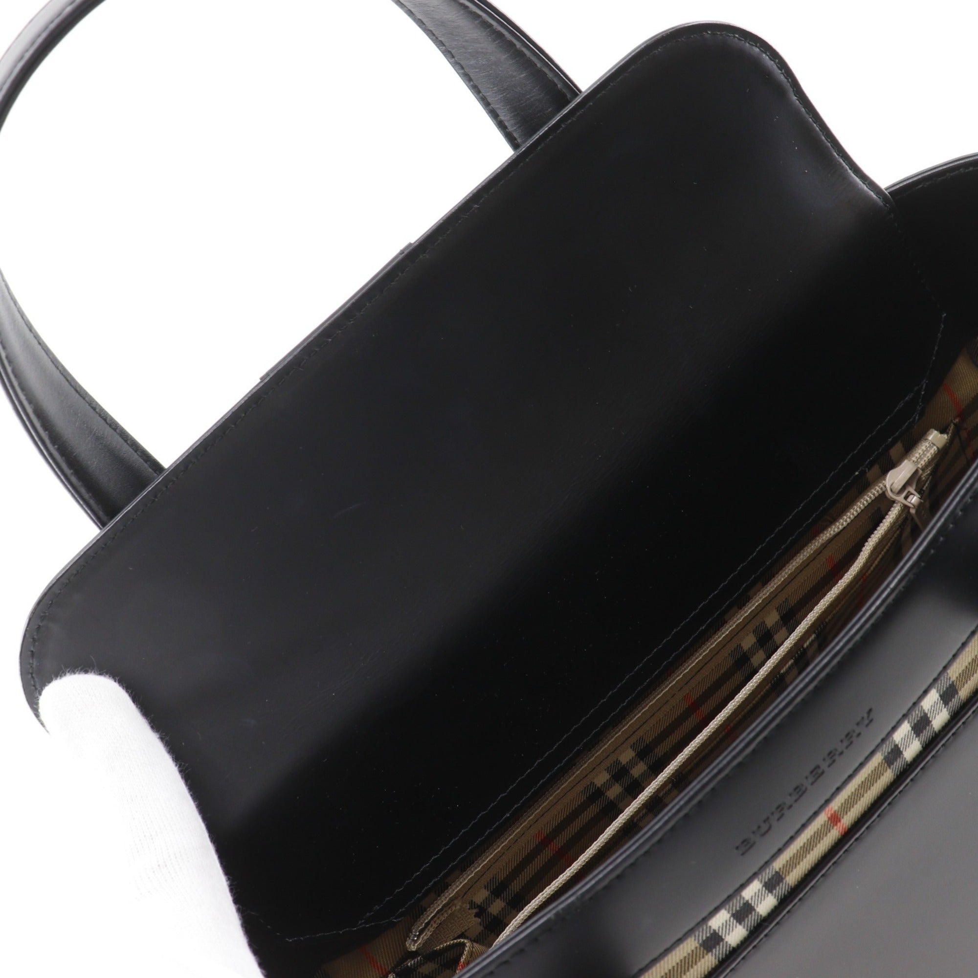 Burberry Black Leather Handbag (Pre-Owned)