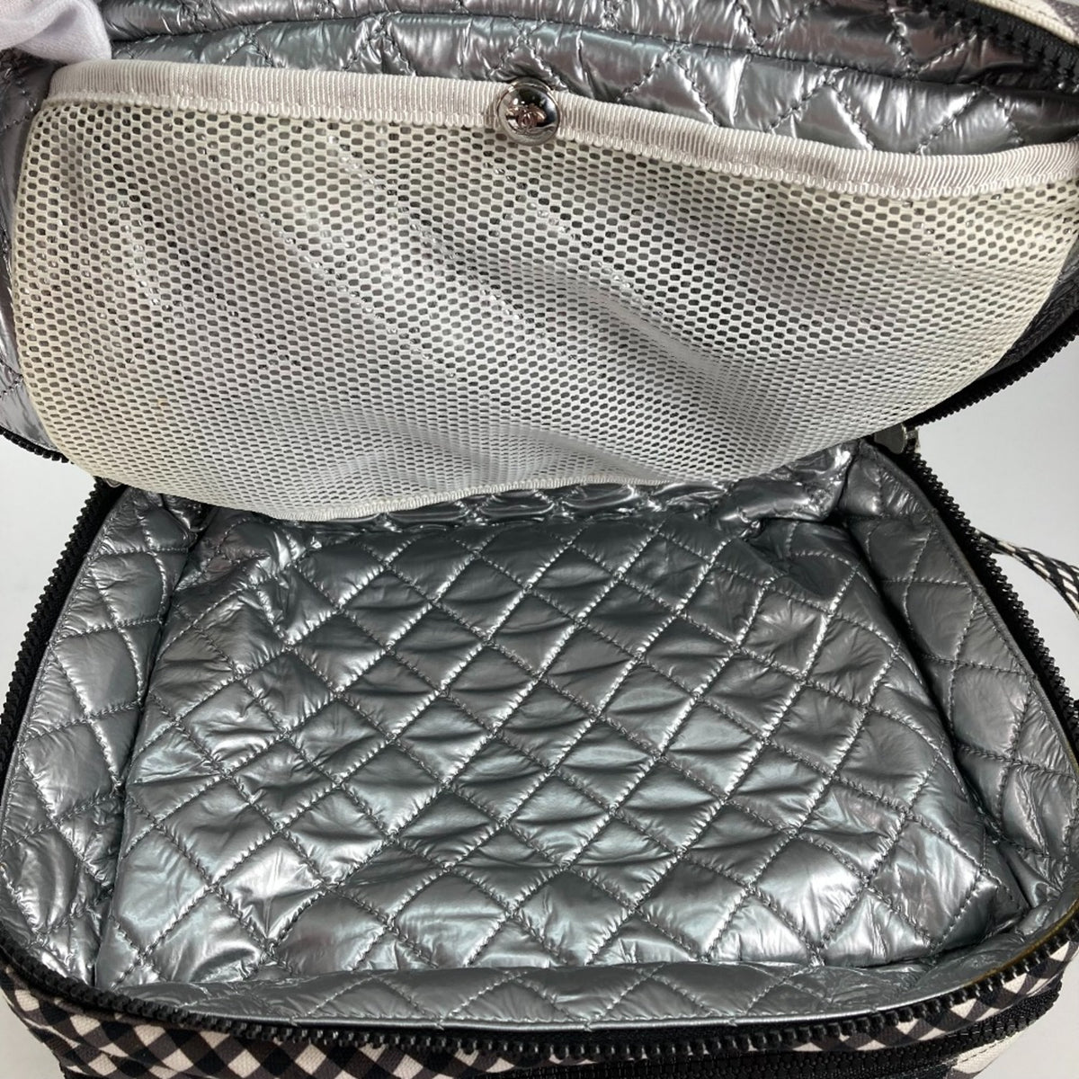 Chanel White Cloth Shoulder Bag (Pre-Owned)
