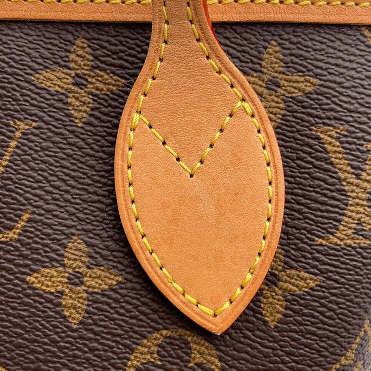 Louis Vuitton Beige Monogram Handbag (Pre-Owned)